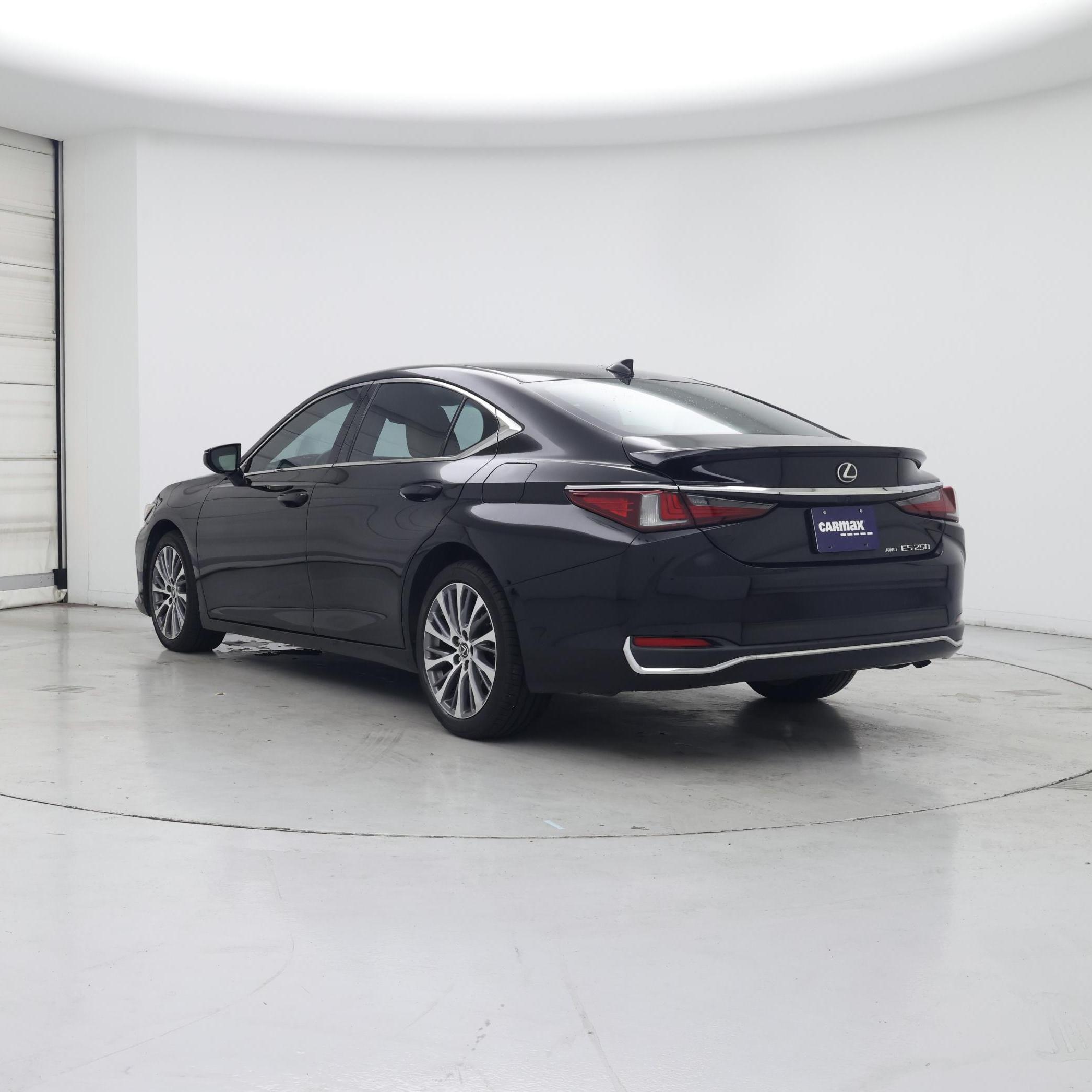 Thumbnail: 2021 Lexus ES - 2