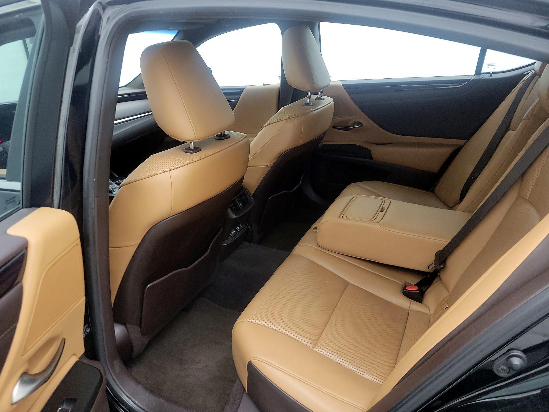 Thumbnail: 2021 Lexus ES - 19