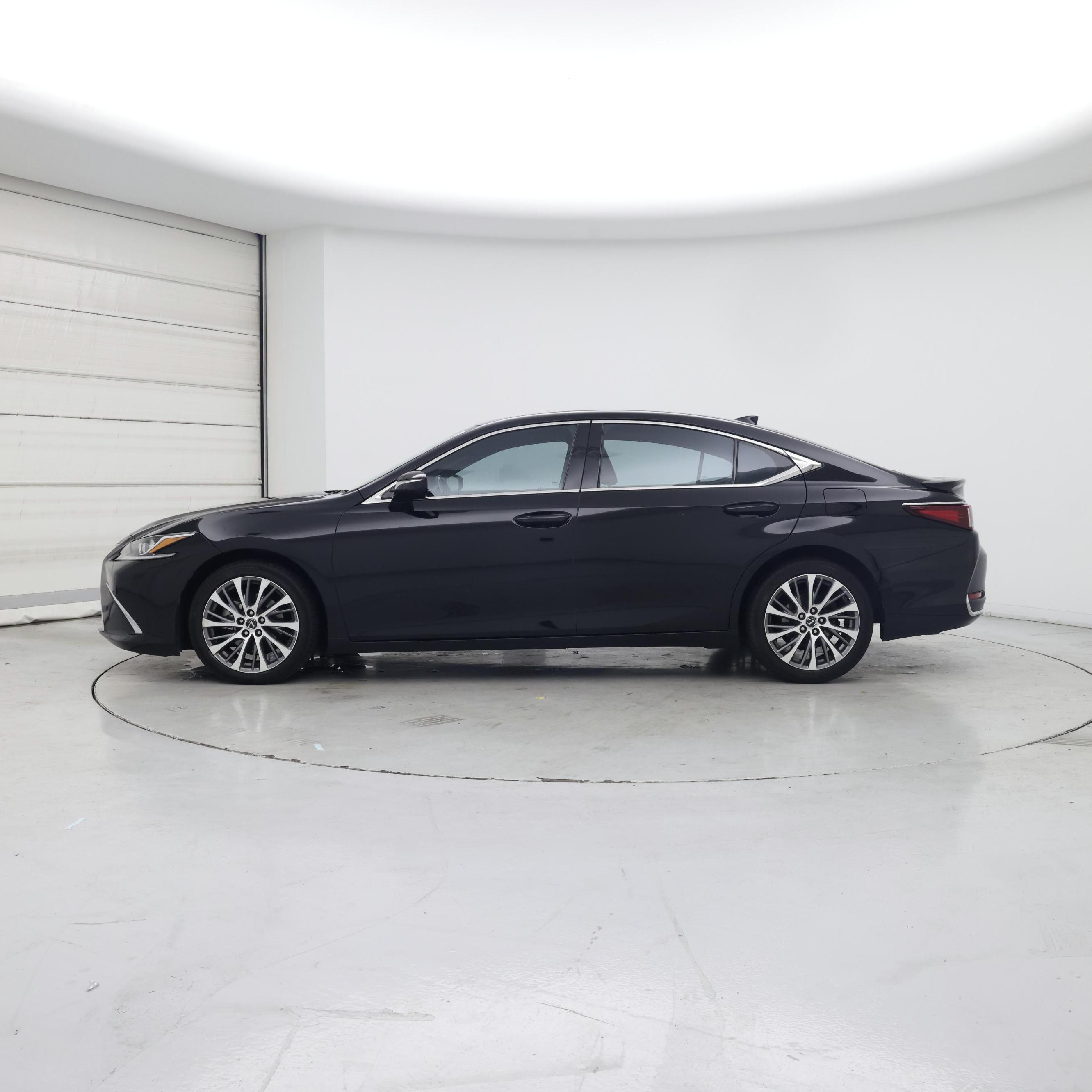 Thumbnail: 2021 Lexus ES - 3