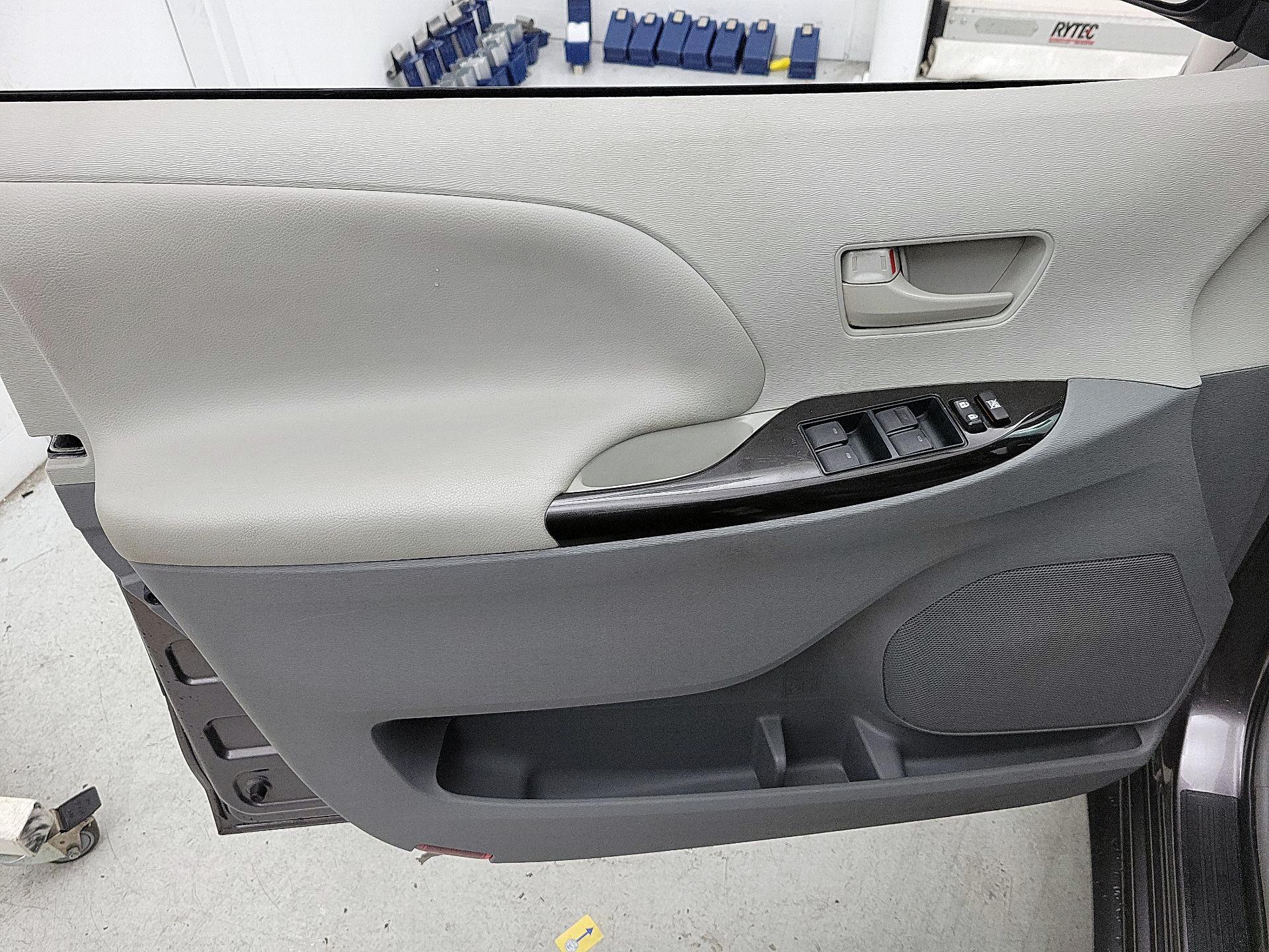 Thumbnail: 2014 Toyota Sienna - 12
