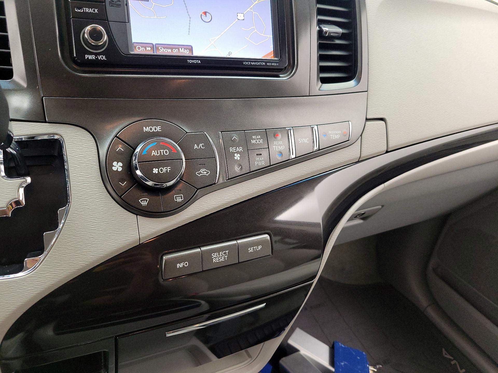 Thumbnail: 2014 Toyota Sienna - 17