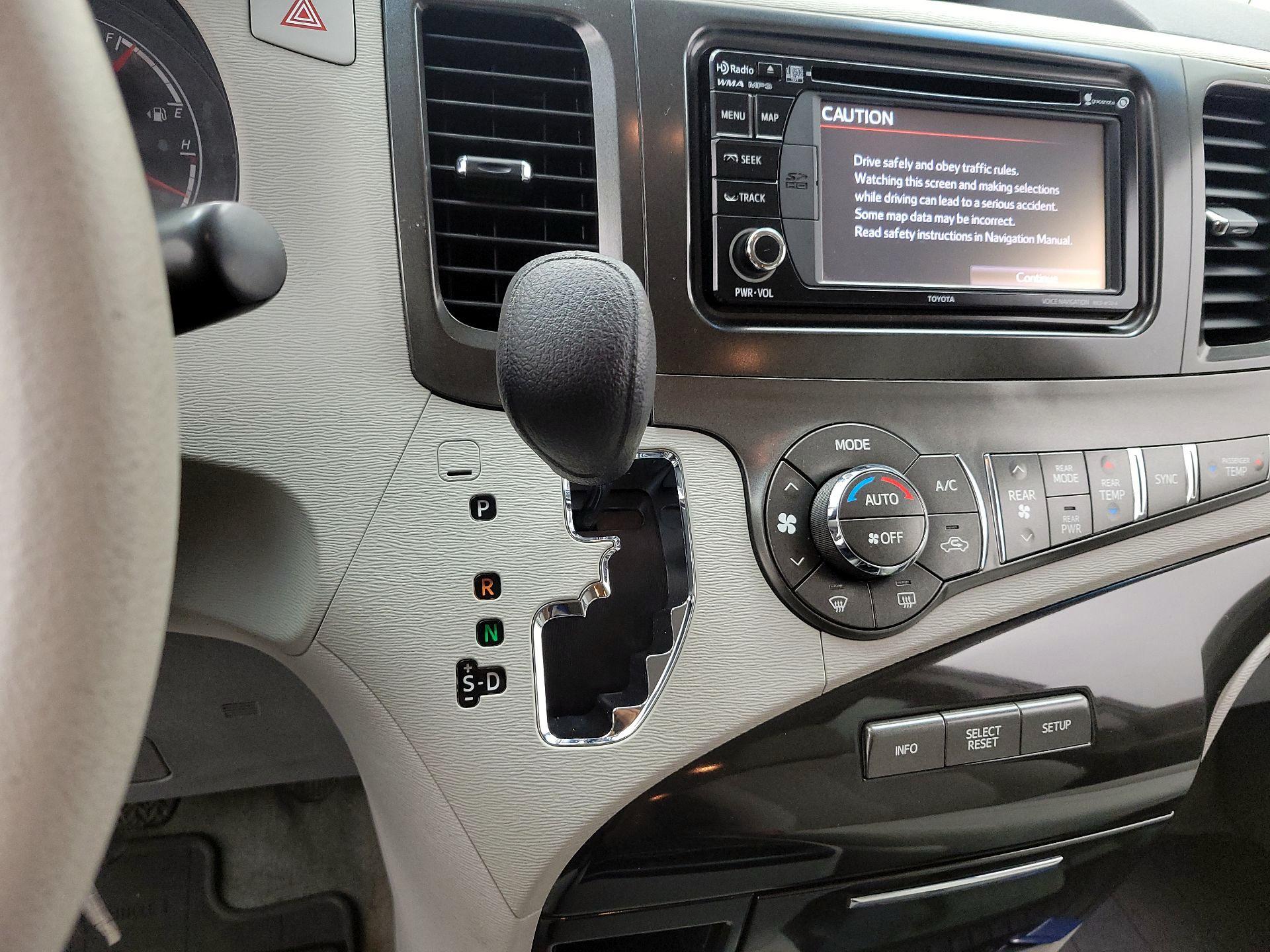 Thumbnail: 2014 Toyota Sienna - 18