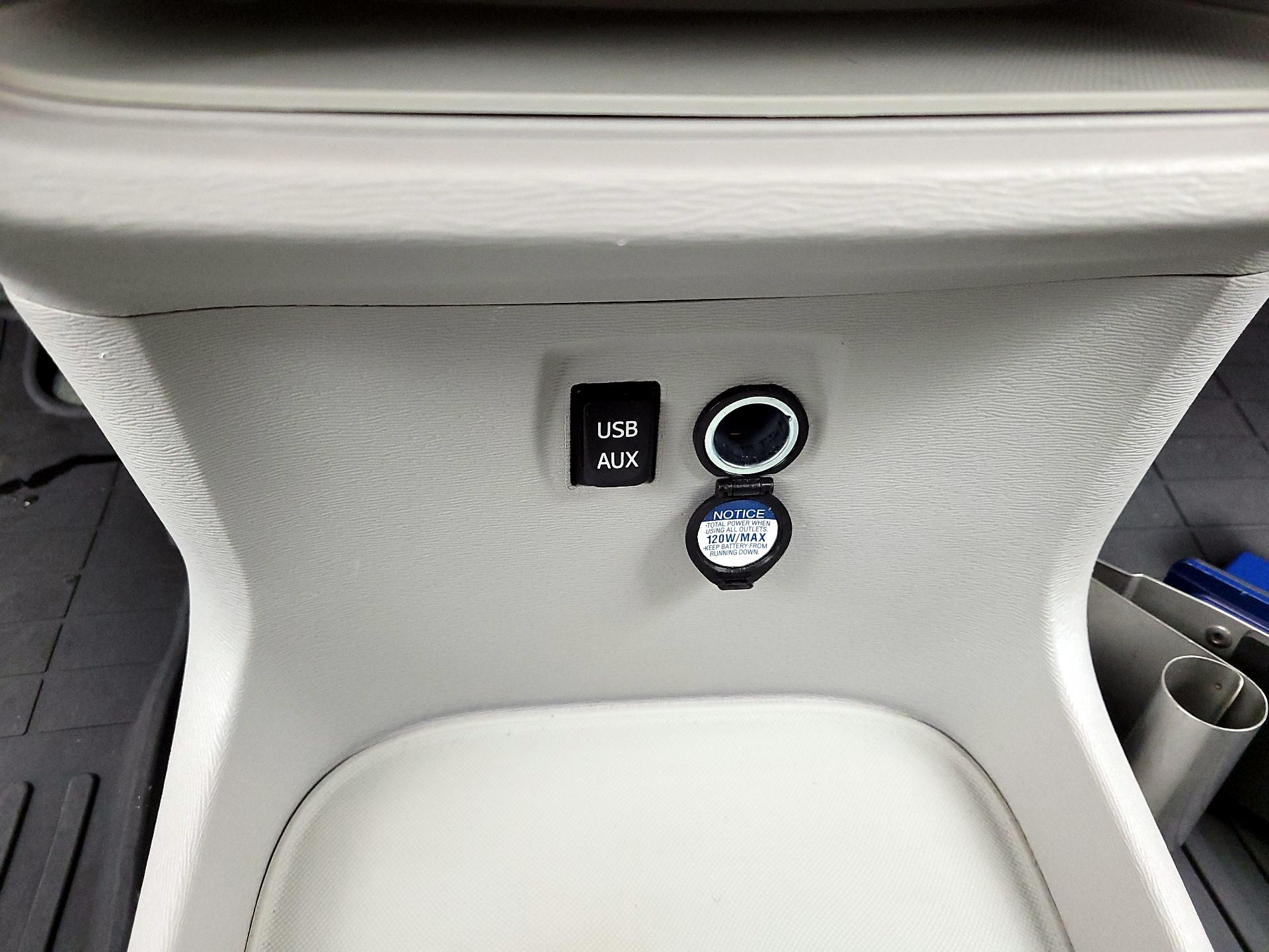 Thumbnail: 2014 Toyota Sienna - 19