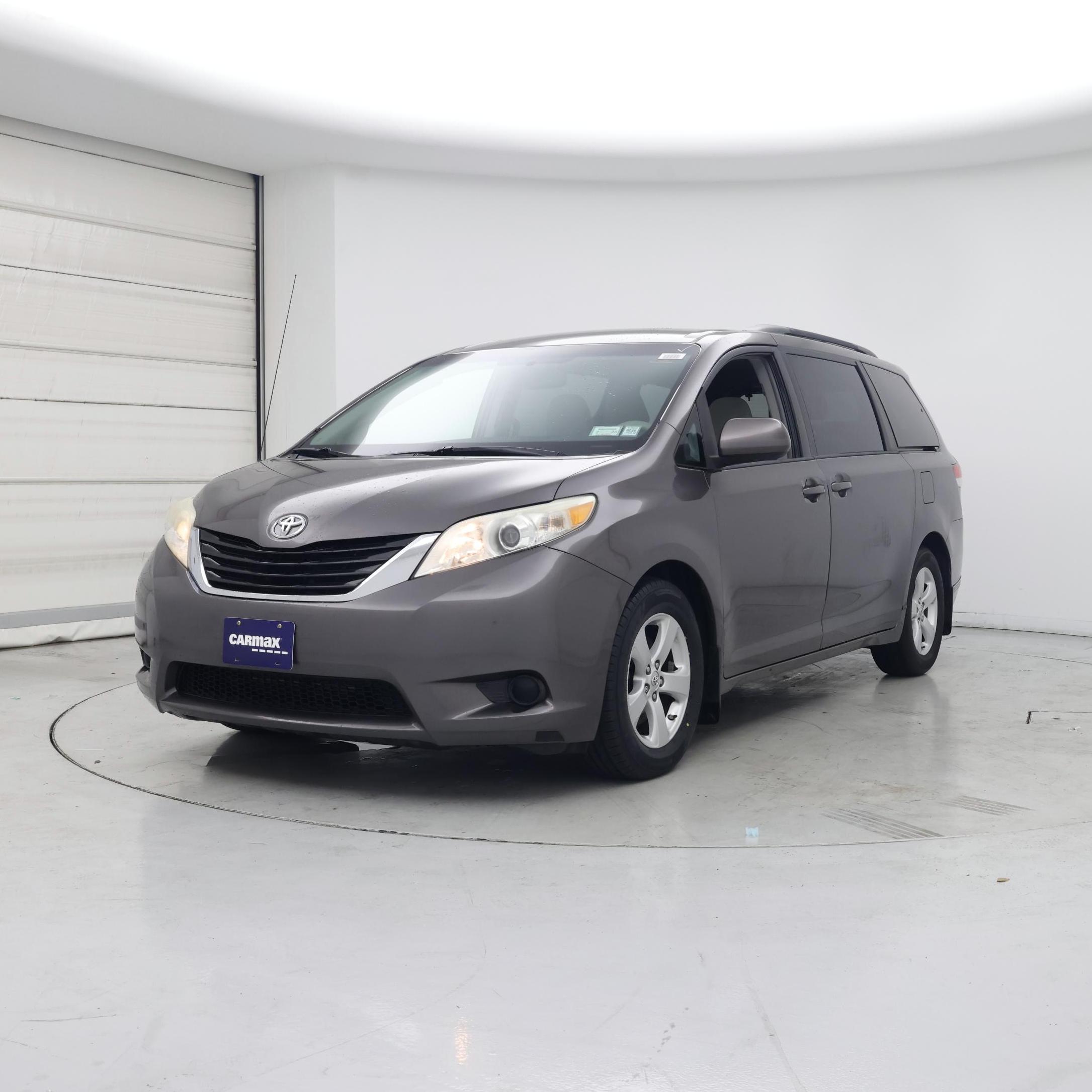 Thumbnail: 2014 Toyota Sienna - 4