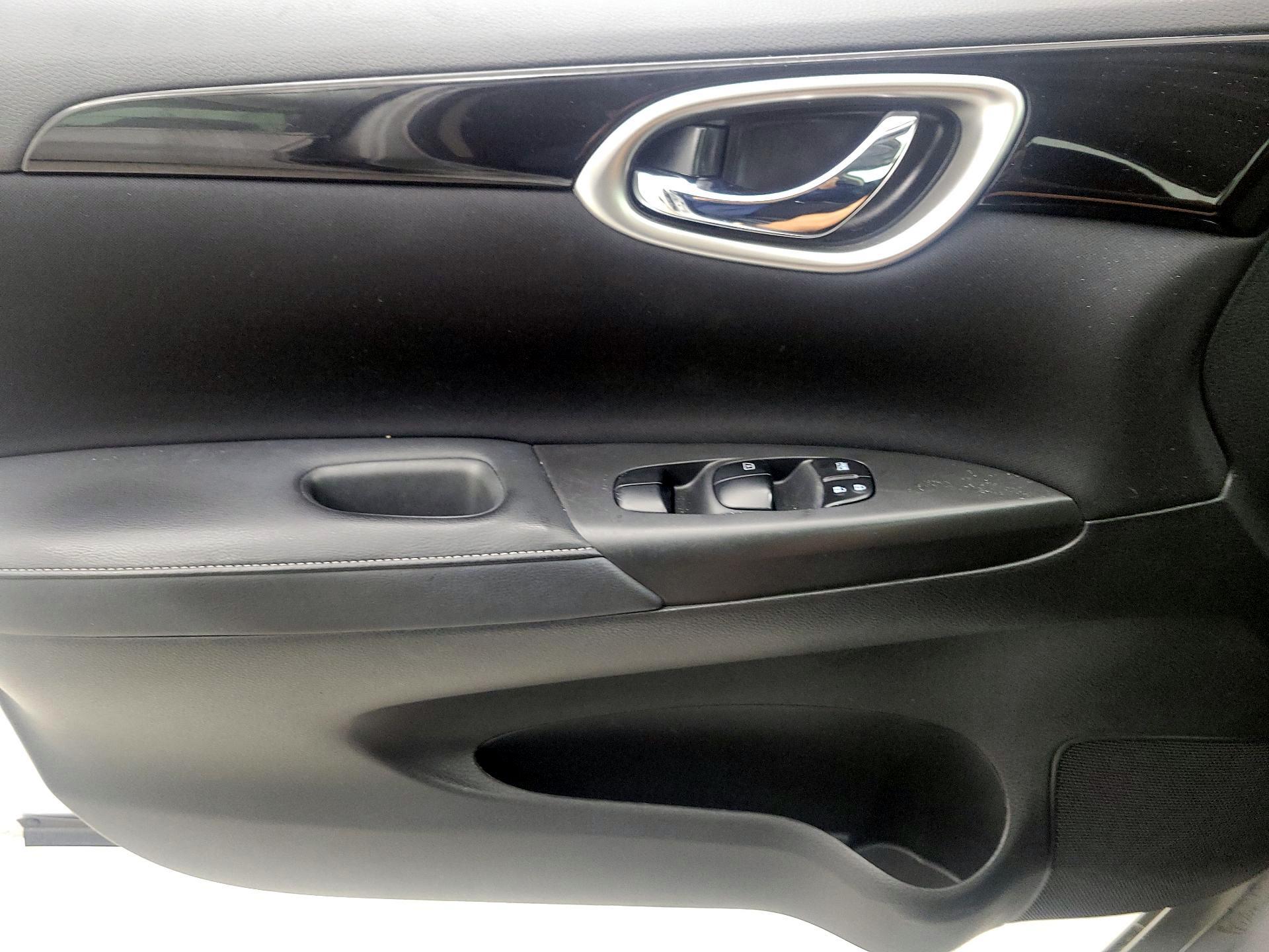 Thumbnail: 2017 Nissan Sentra - 12