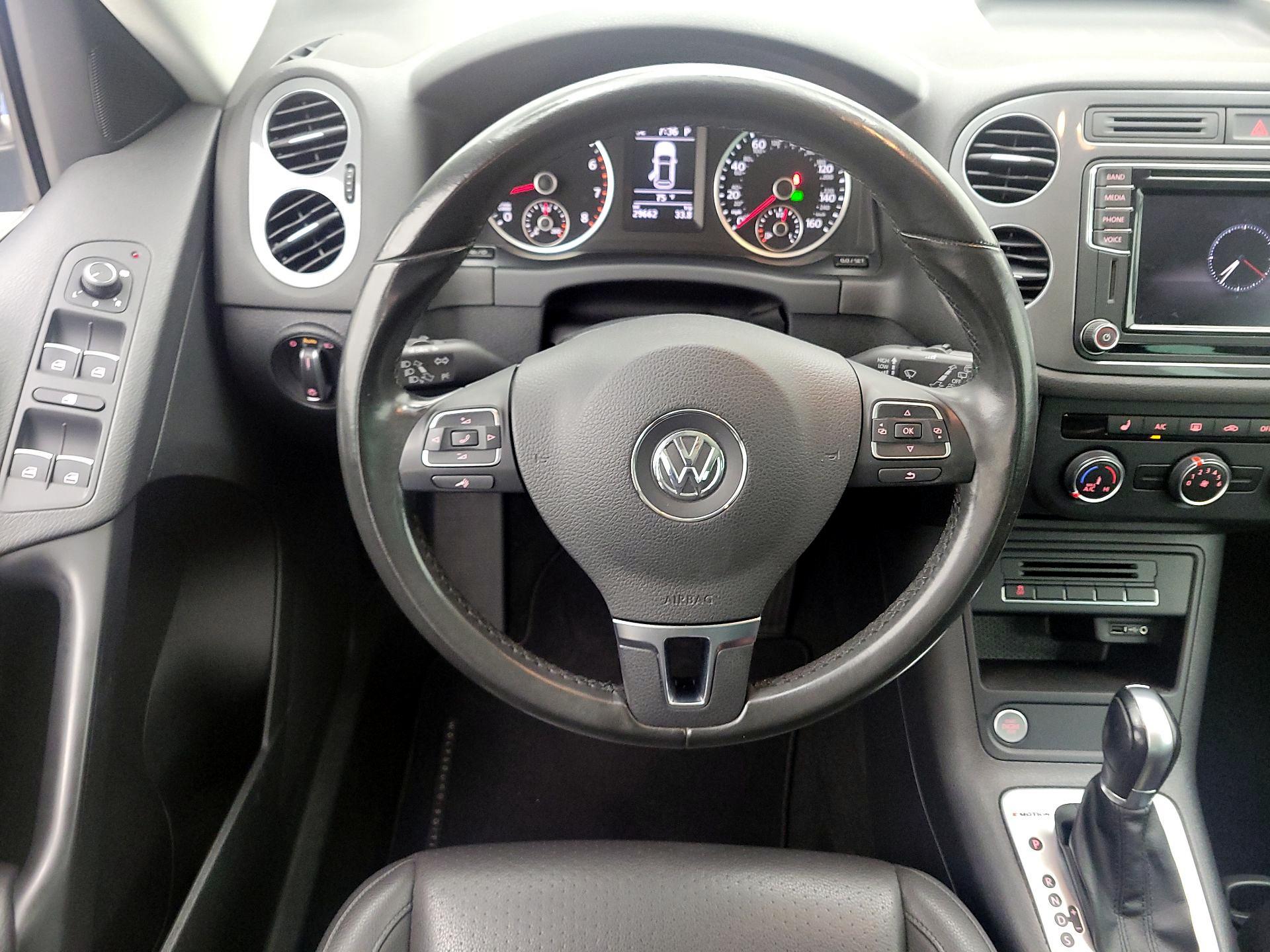 Thumbnail: 2017 Volkswagen Tiguan - 10