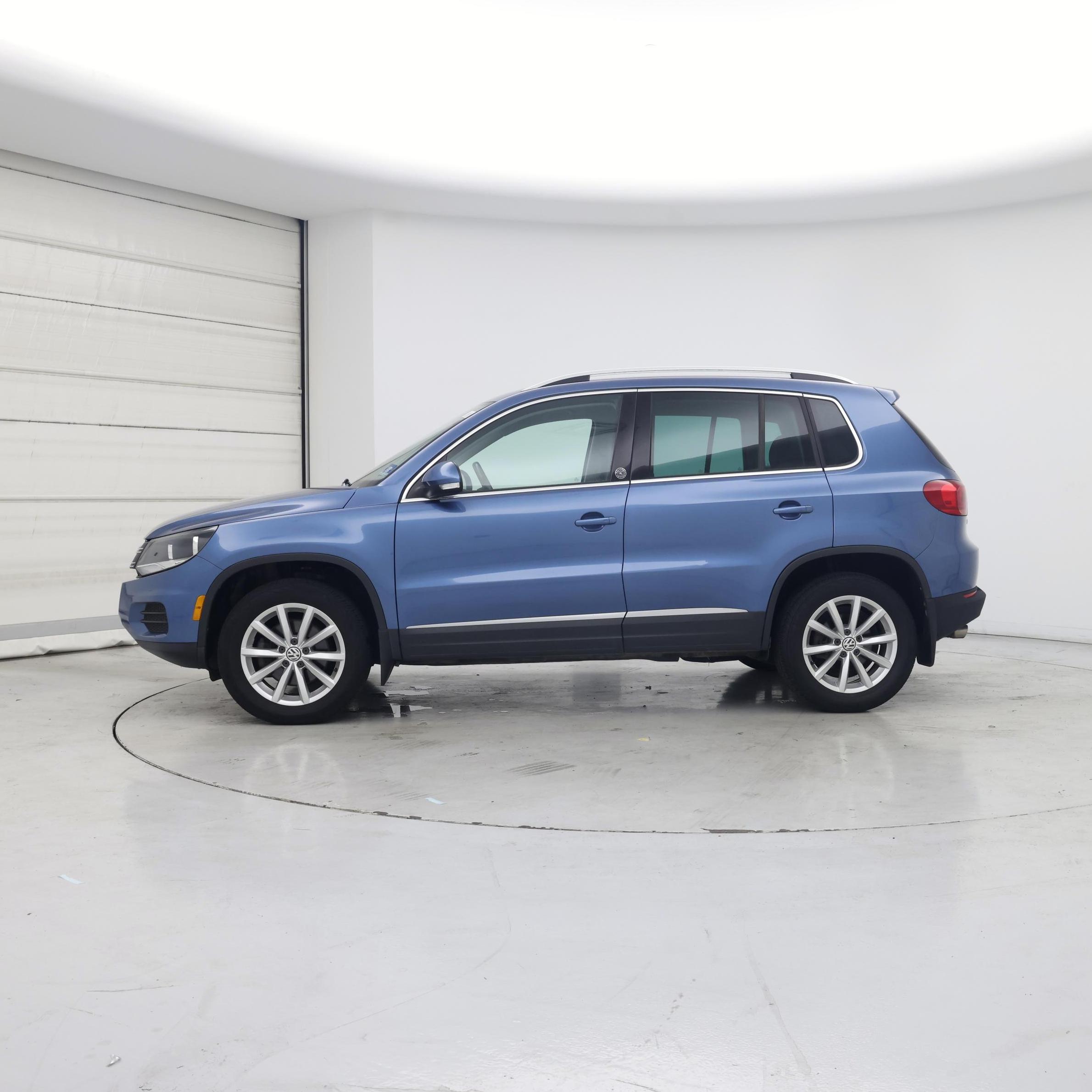 Thumbnail: 2017 Volkswagen Tiguan - 3
