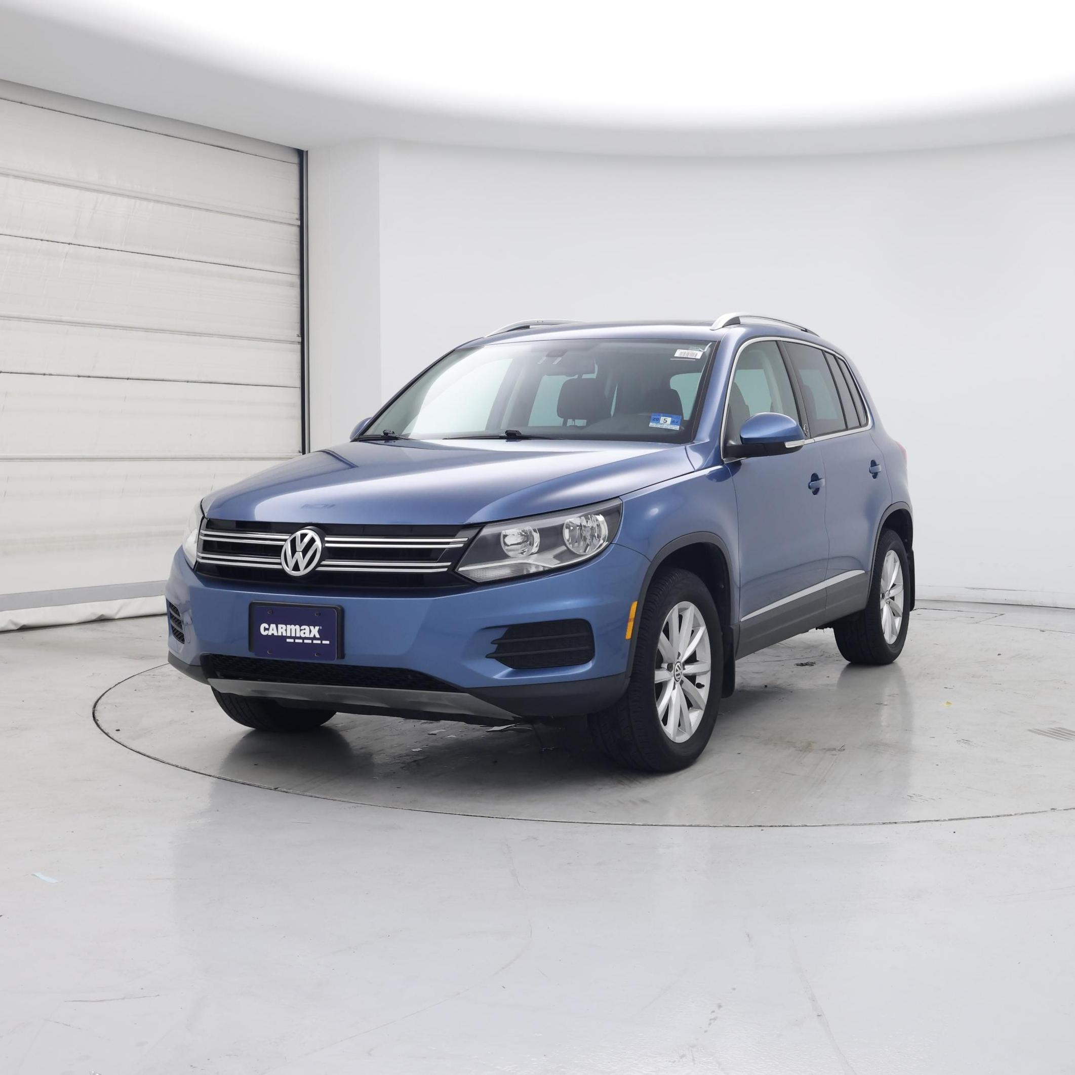 Thumbnail: 2017 Volkswagen Tiguan - 4