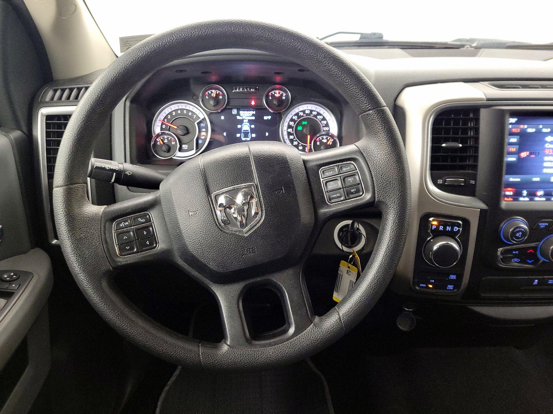 Thumbnail: 2019 RAM 1500 Classic - 10