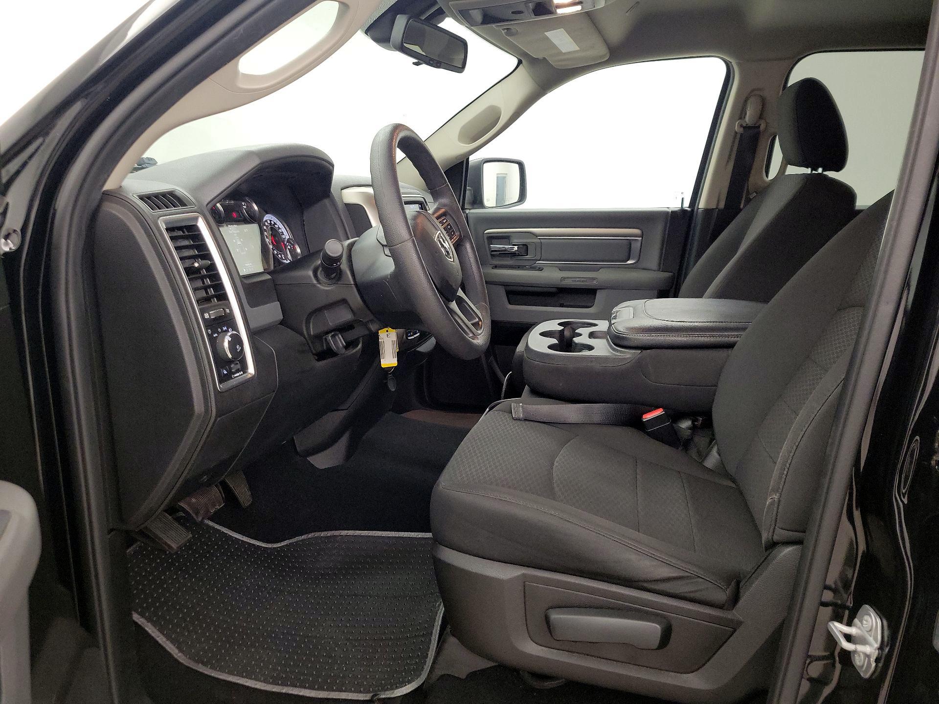 Thumbnail: 2019 RAM 1500 Classic - 11