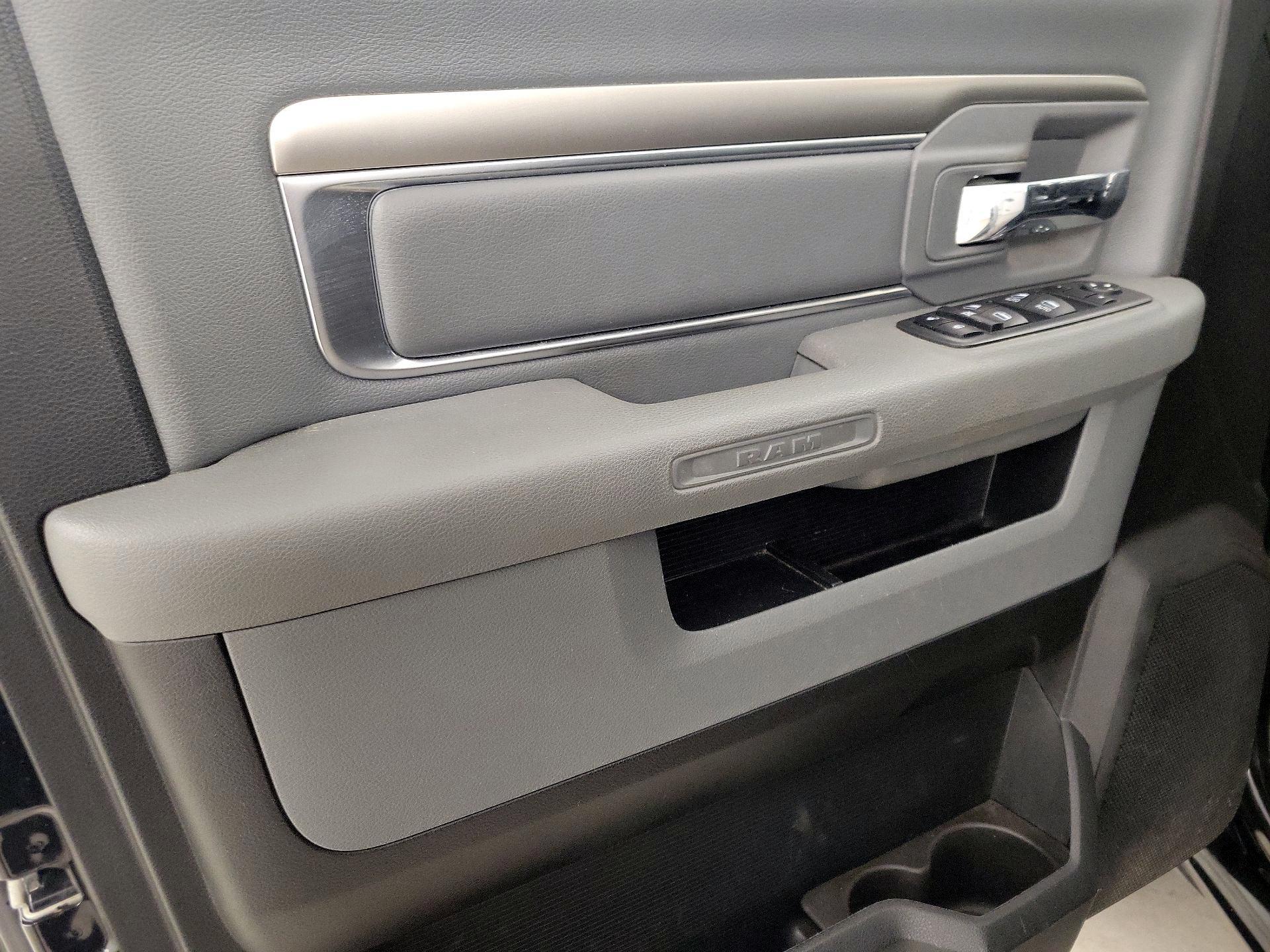 Thumbnail: 2019 RAM 1500 Classic - 12