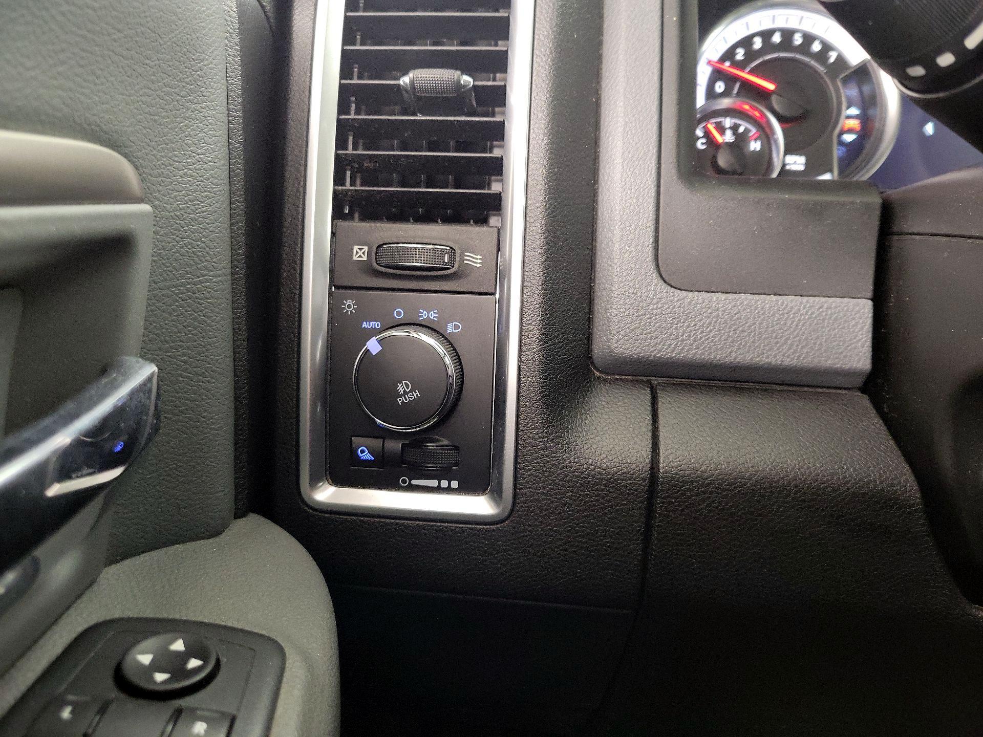 Thumbnail: 2019 RAM 1500 Classic - 13