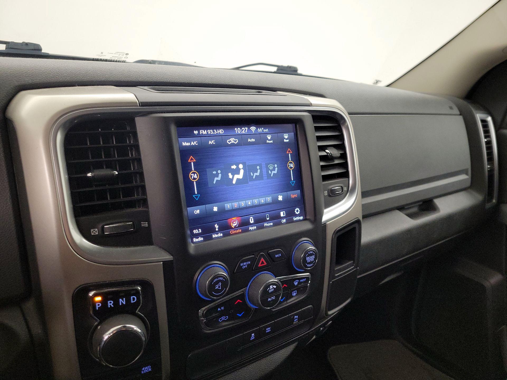 Thumbnail: 2019 RAM 1500 Classic - 16