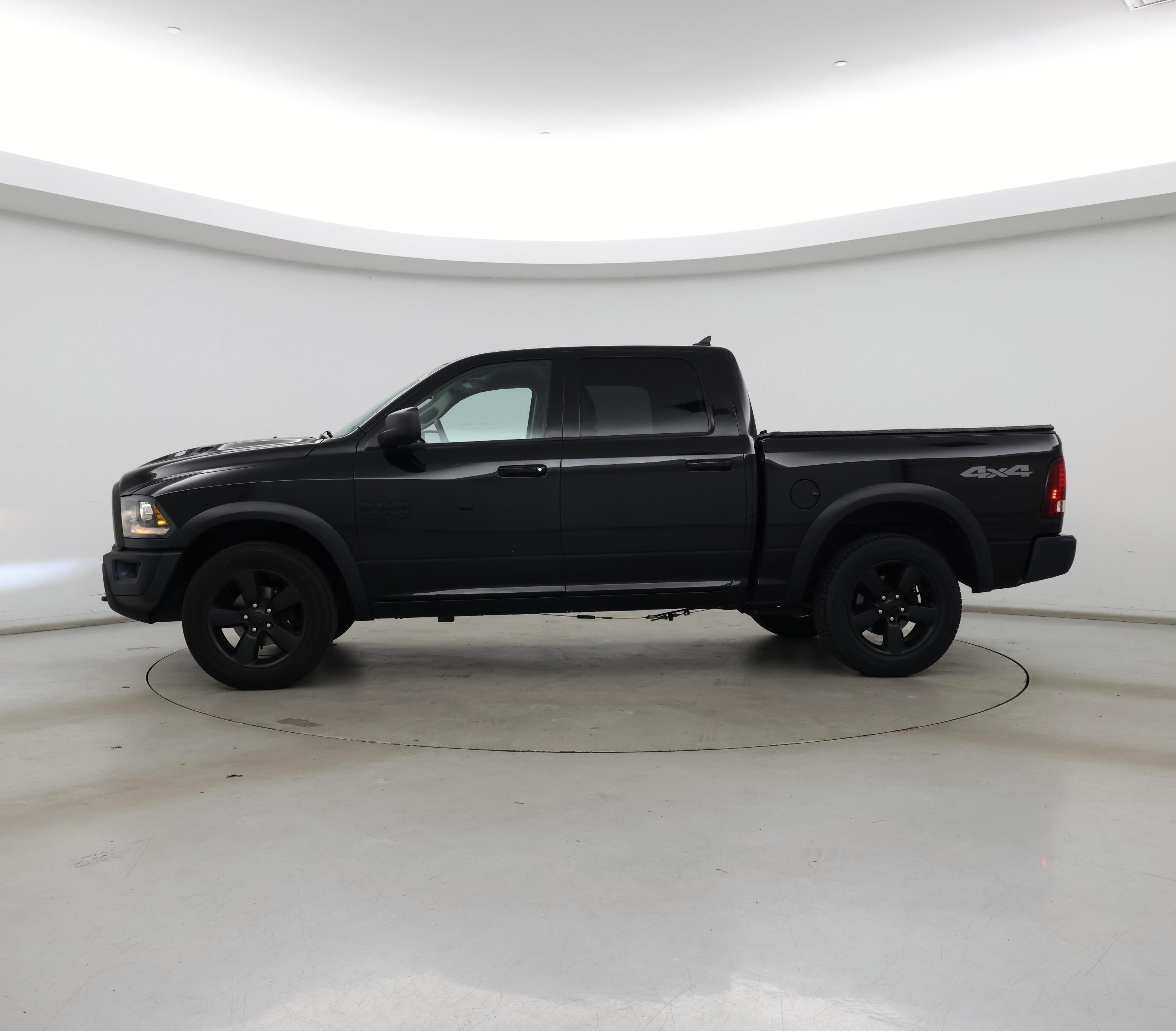 Thumbnail: 2019 RAM 1500 Classic - 3