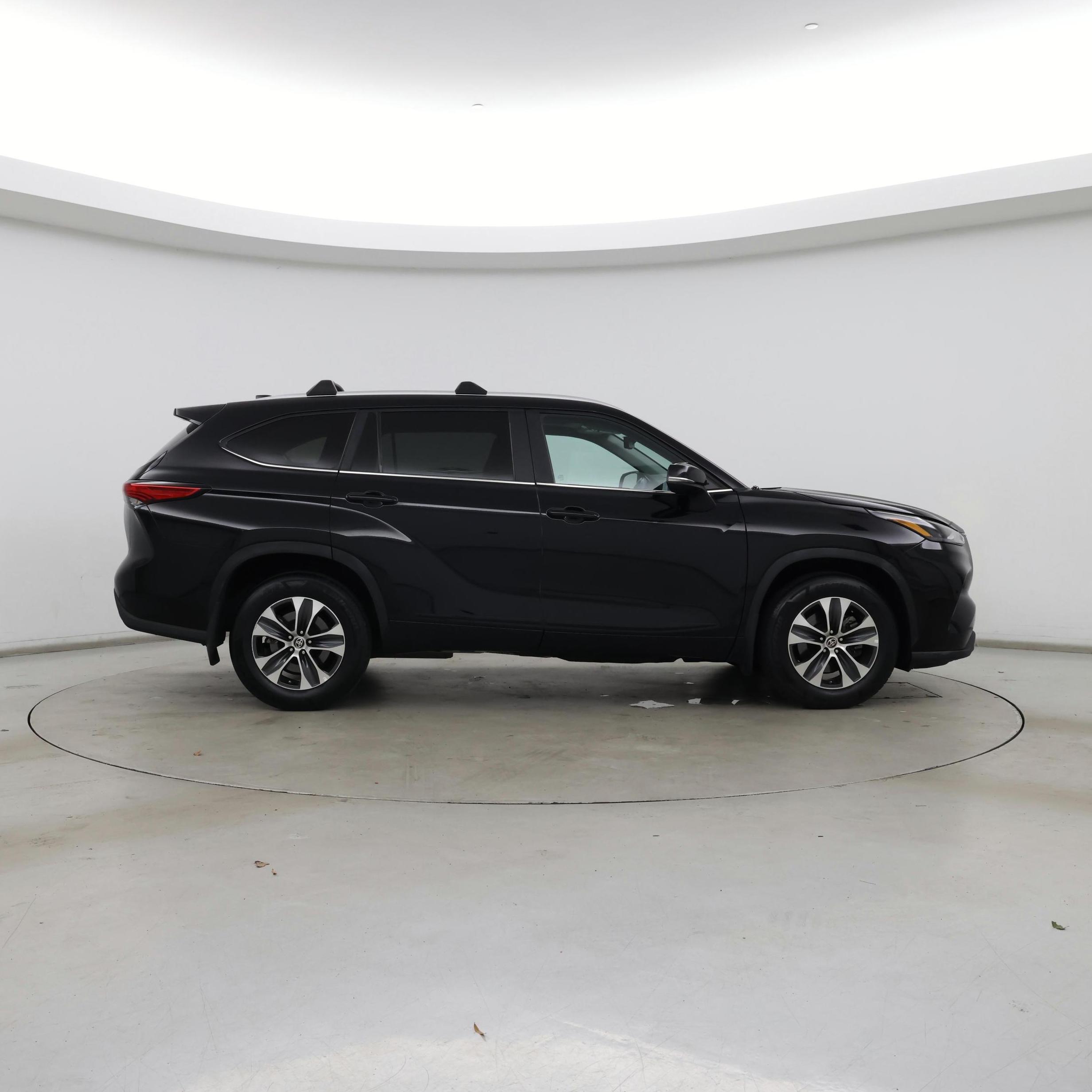 Thumbnail: 2023 Toyota Highlander - 7
