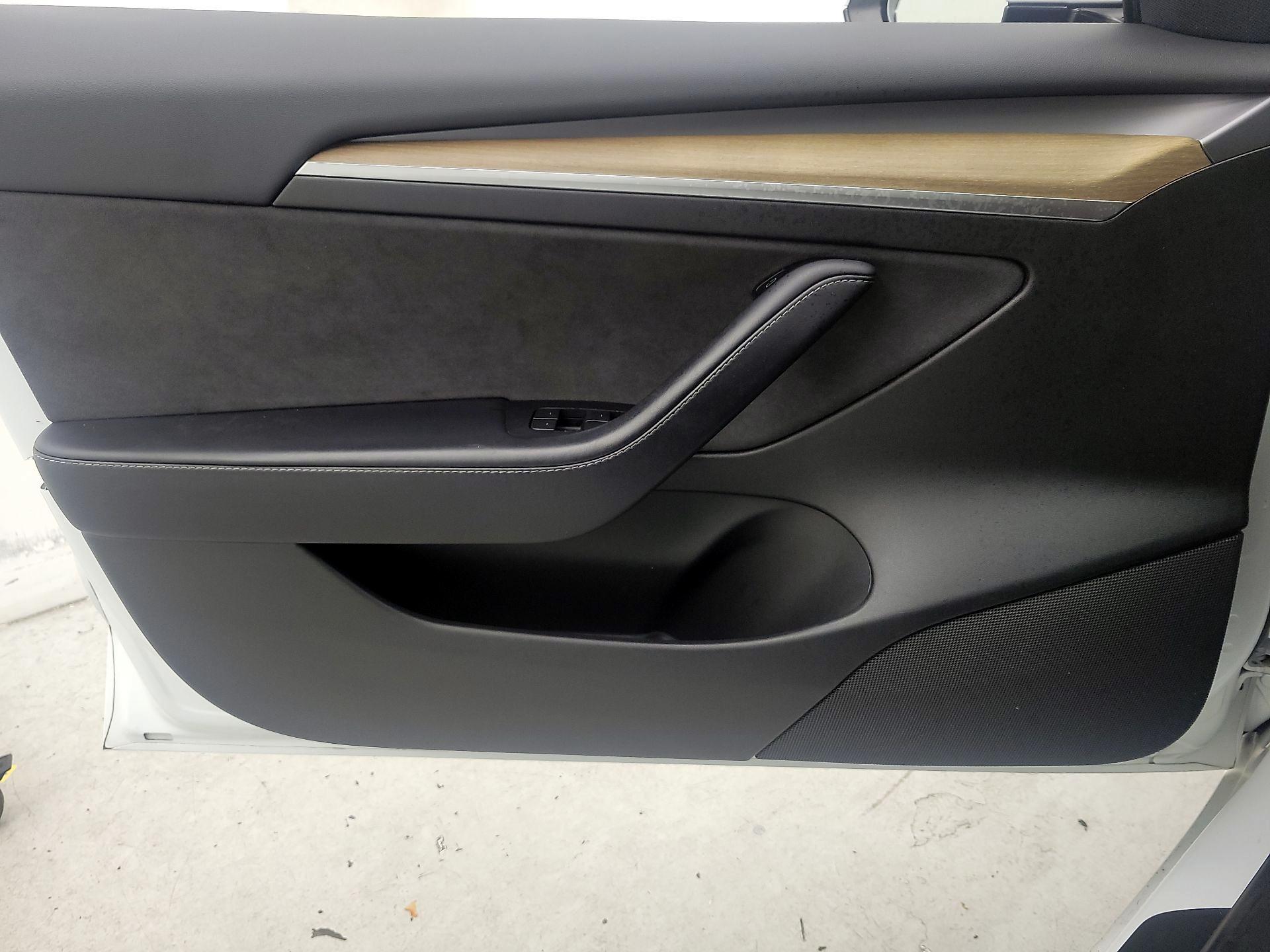 Thumbnail: 2022 Tesla Model 3 - 12