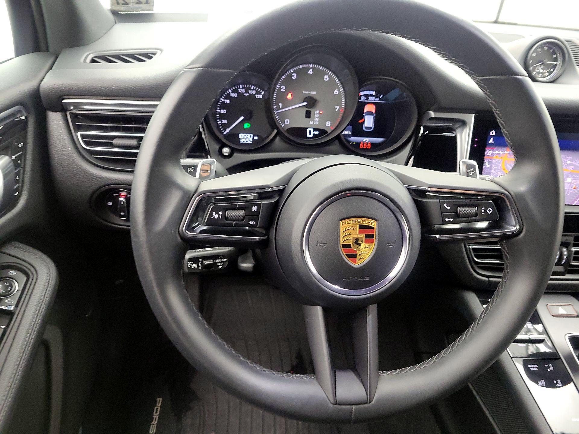 Thumbnail: 2023 Porsche Macan - 10