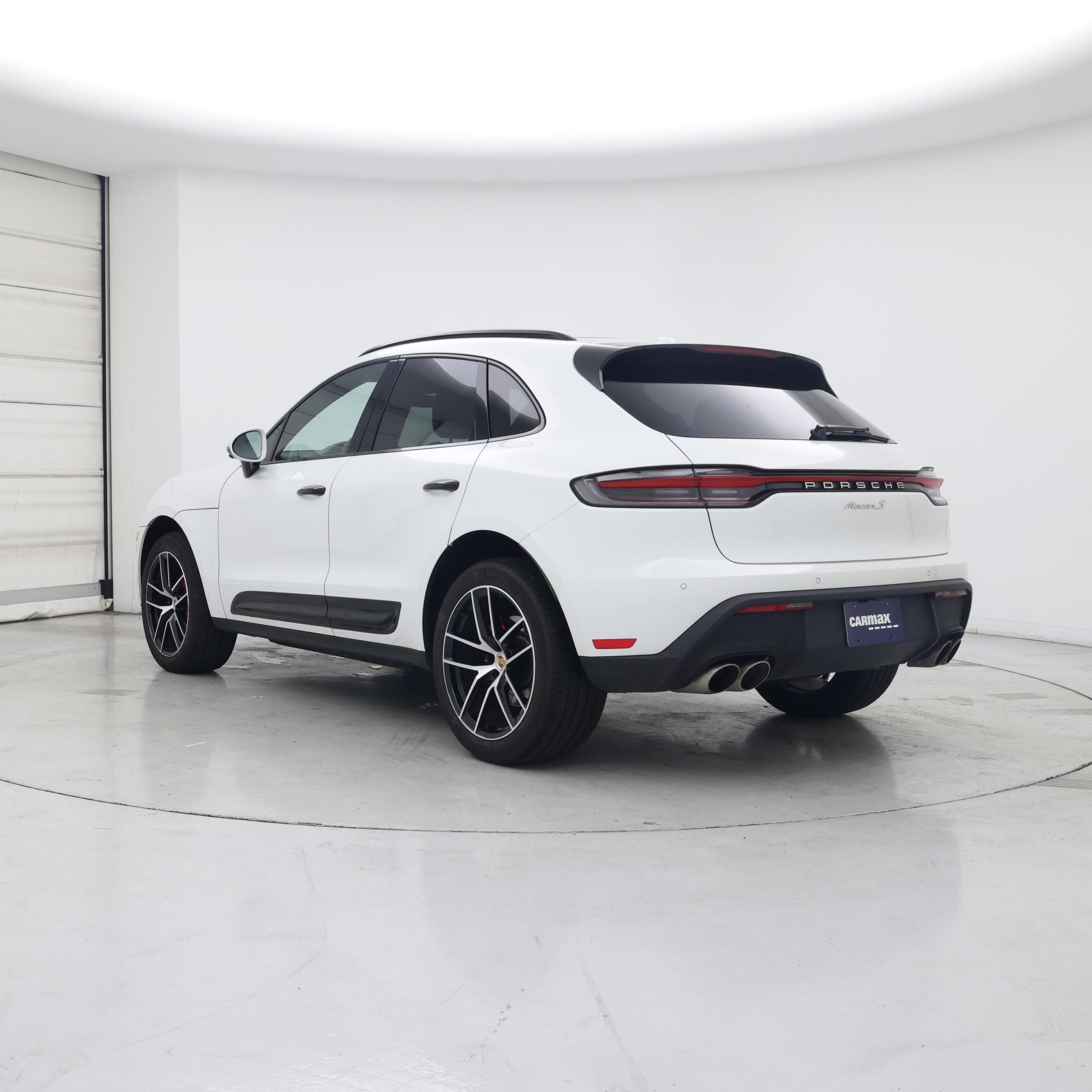 Thumbnail: 2023 Porsche Macan - 2