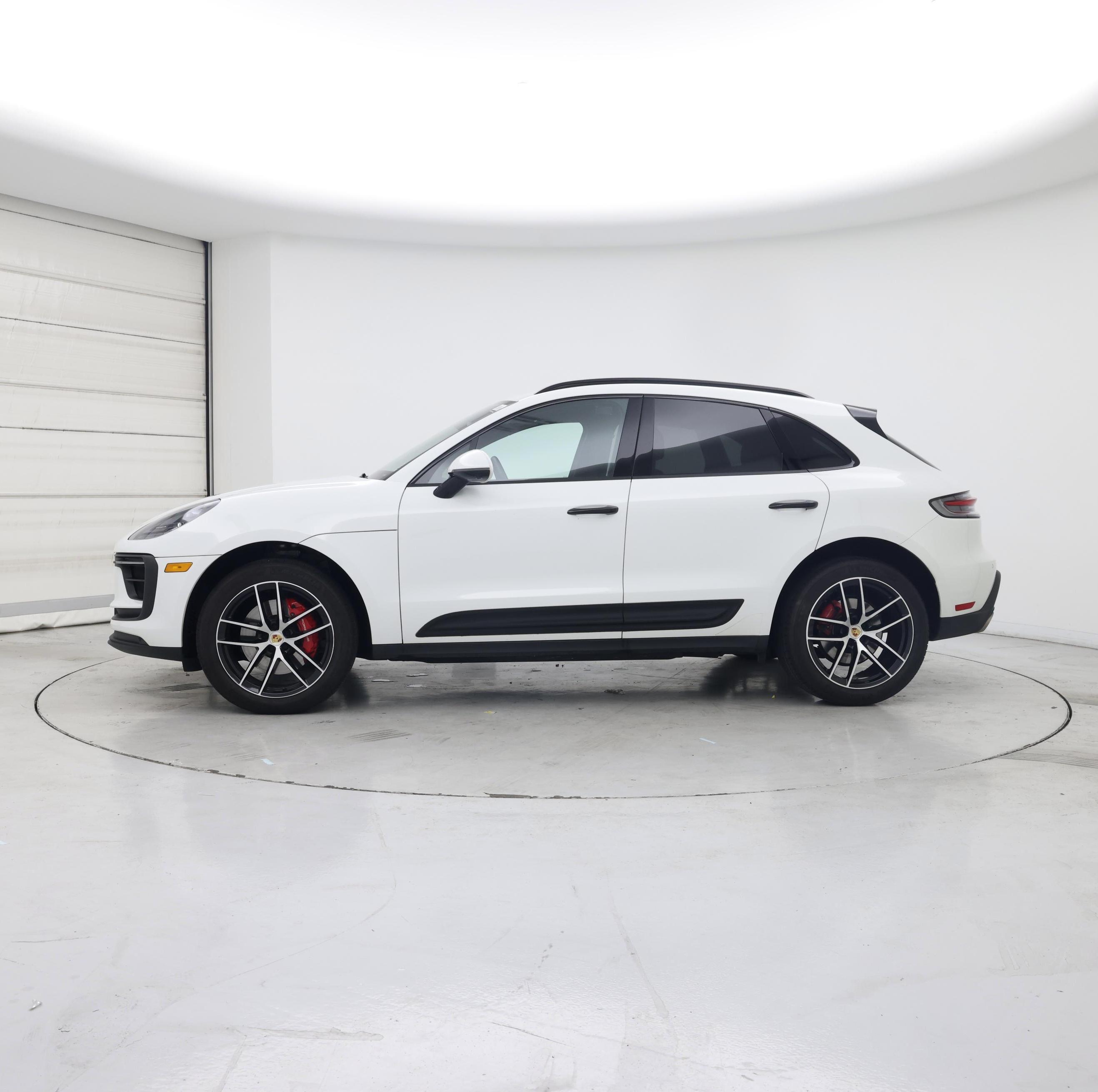 Thumbnail: 2023 Porsche Macan - 3