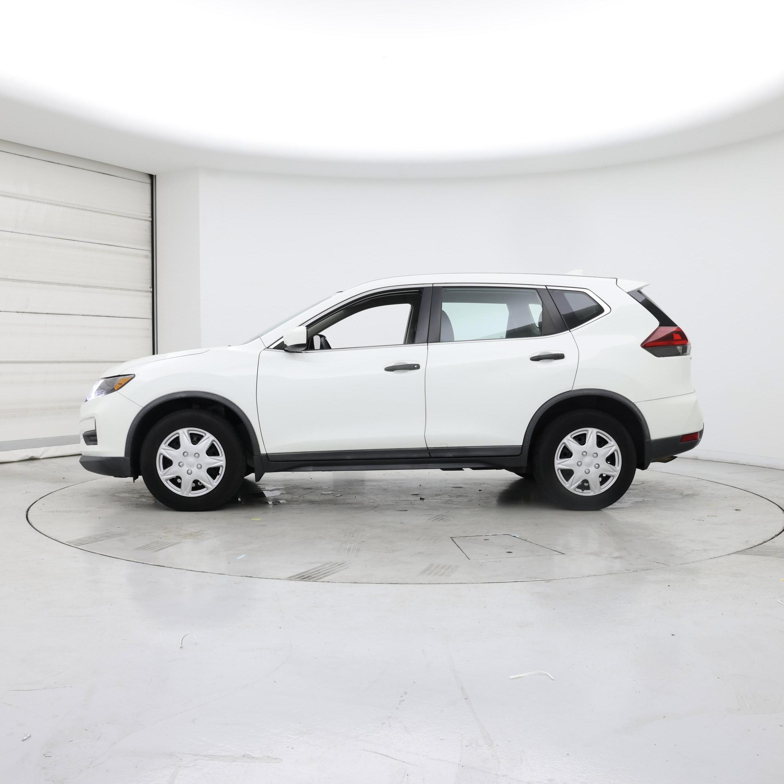 Thumbnail: 2018 Nissan Rogue - 3