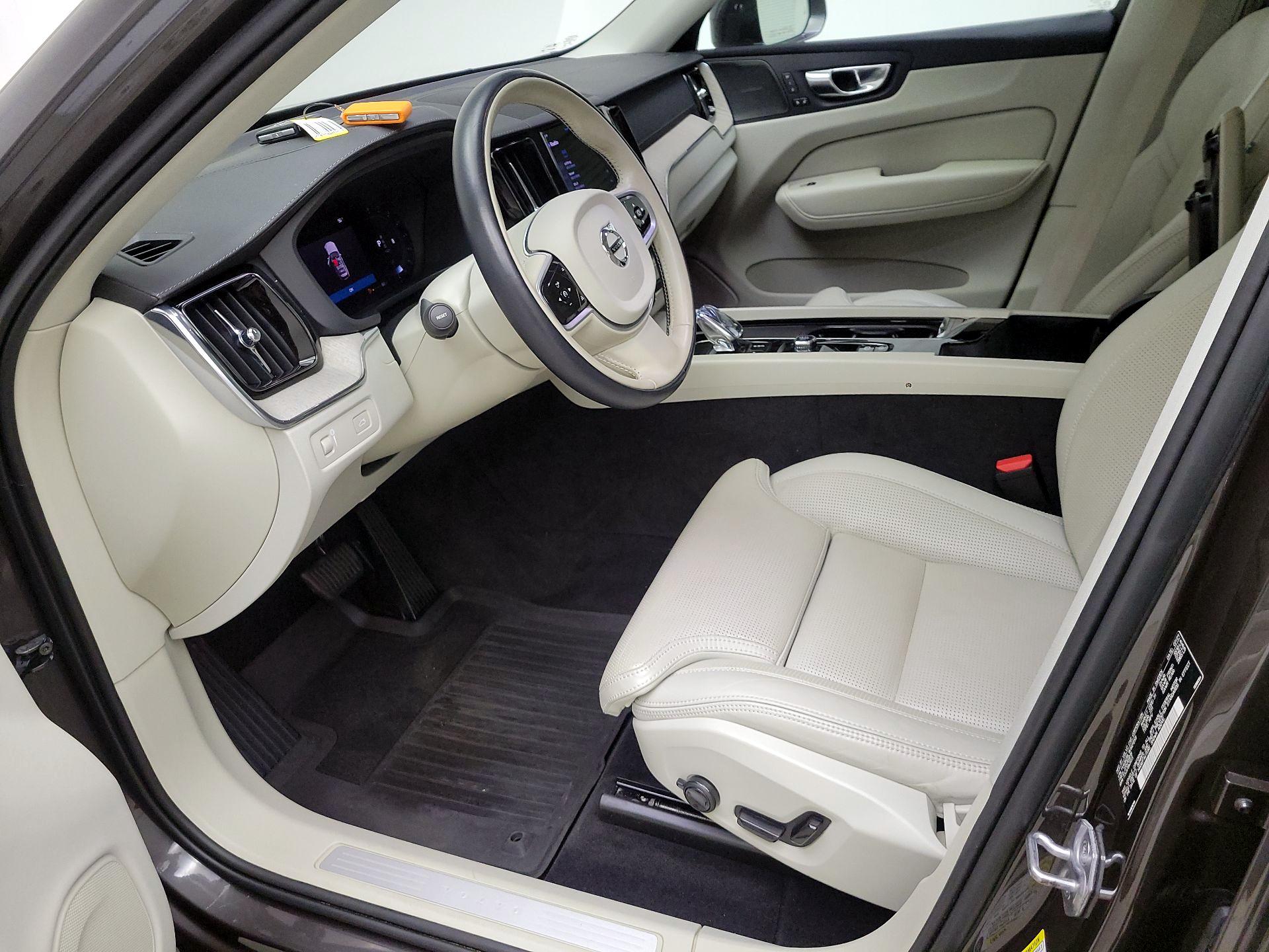 Thumbnail: 2022 Volvo XC60 - 11