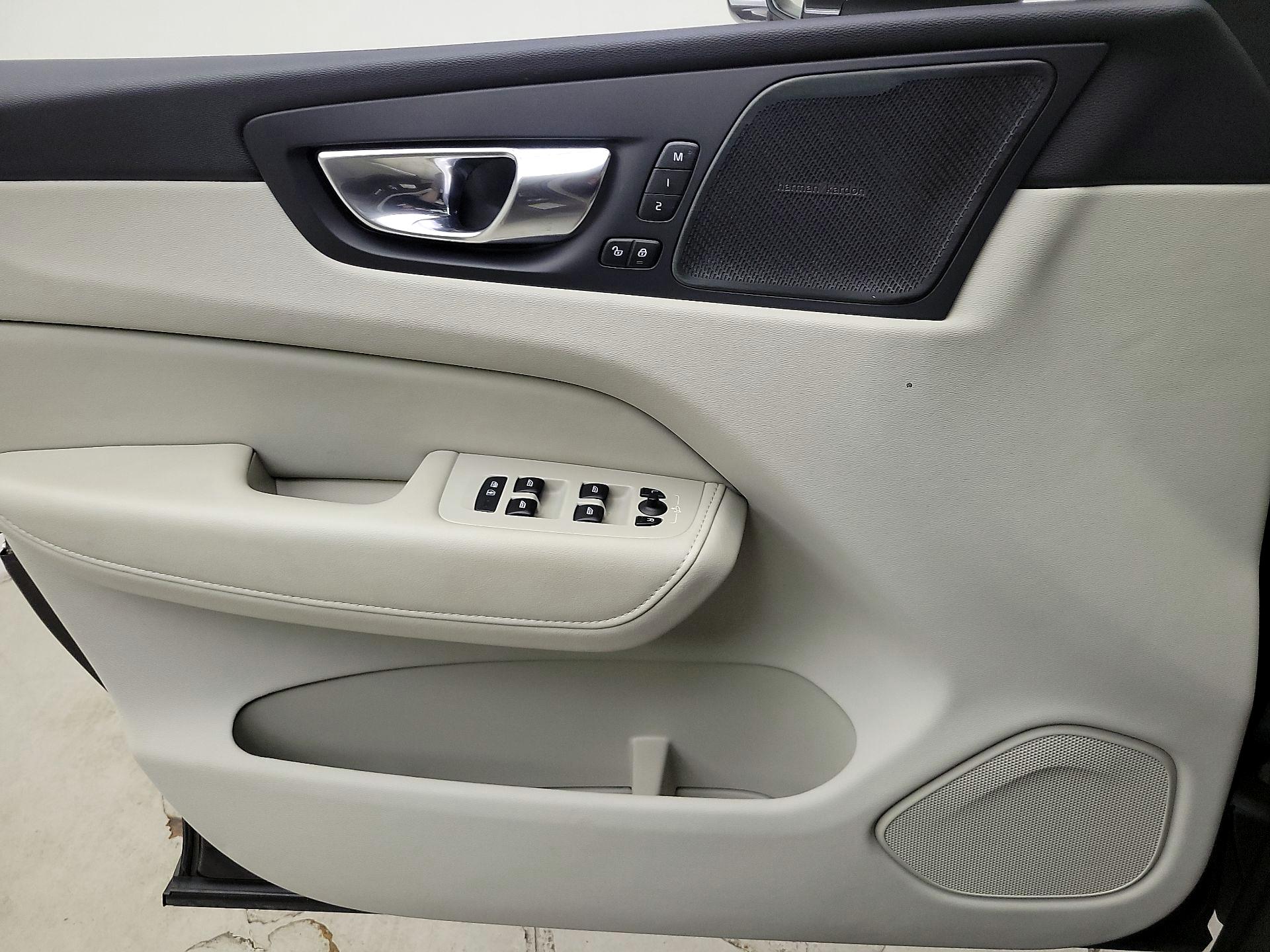 Thumbnail: 2022 Volvo XC60 - 12