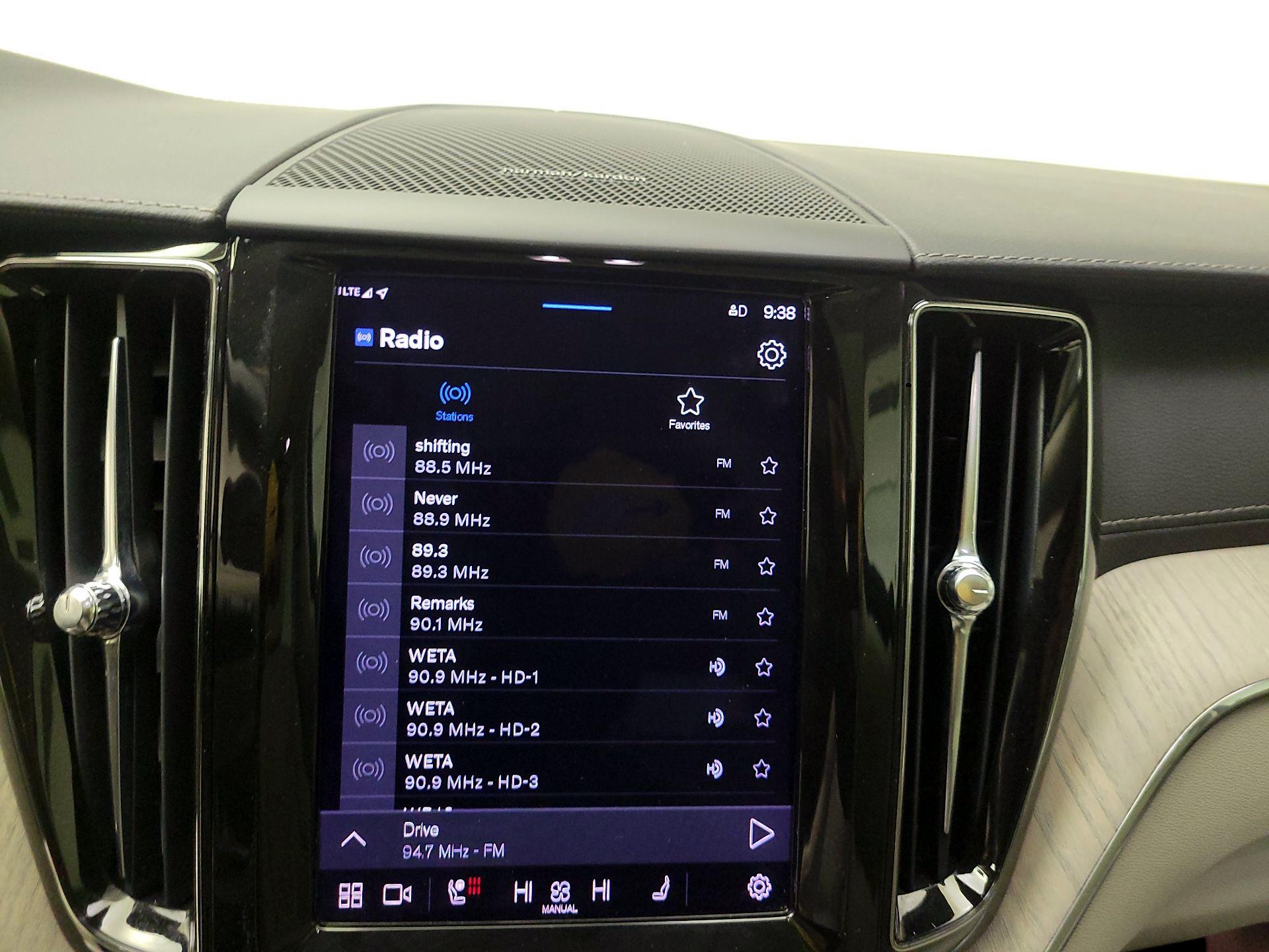 Thumbnail: 2022 Volvo XC60 - 15
