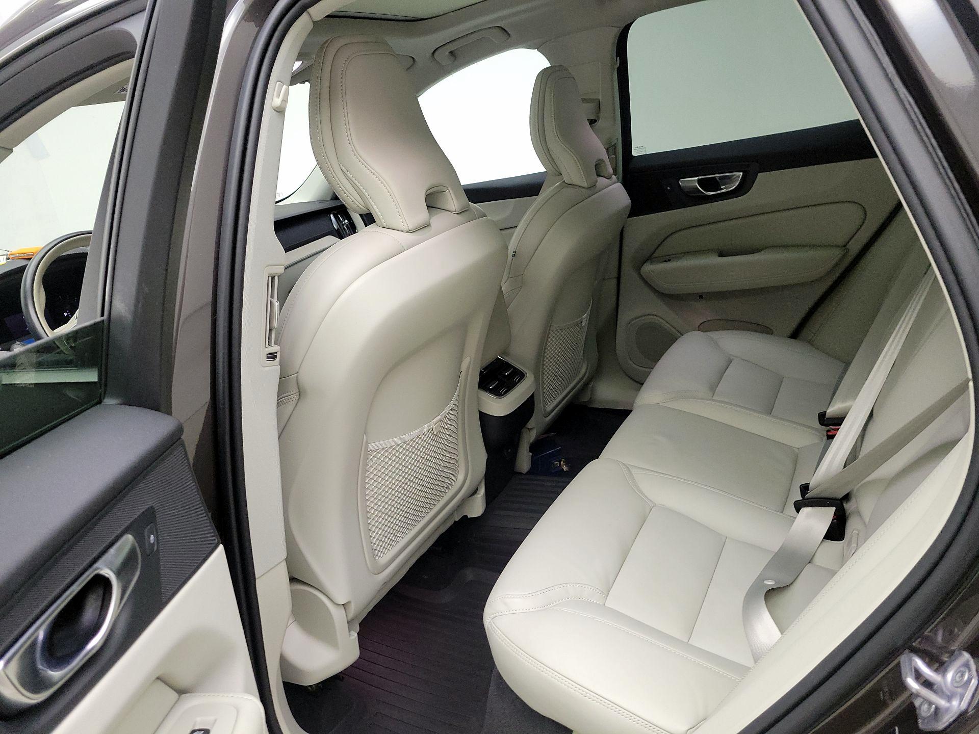 Thumbnail: 2022 Volvo XC60 - 20