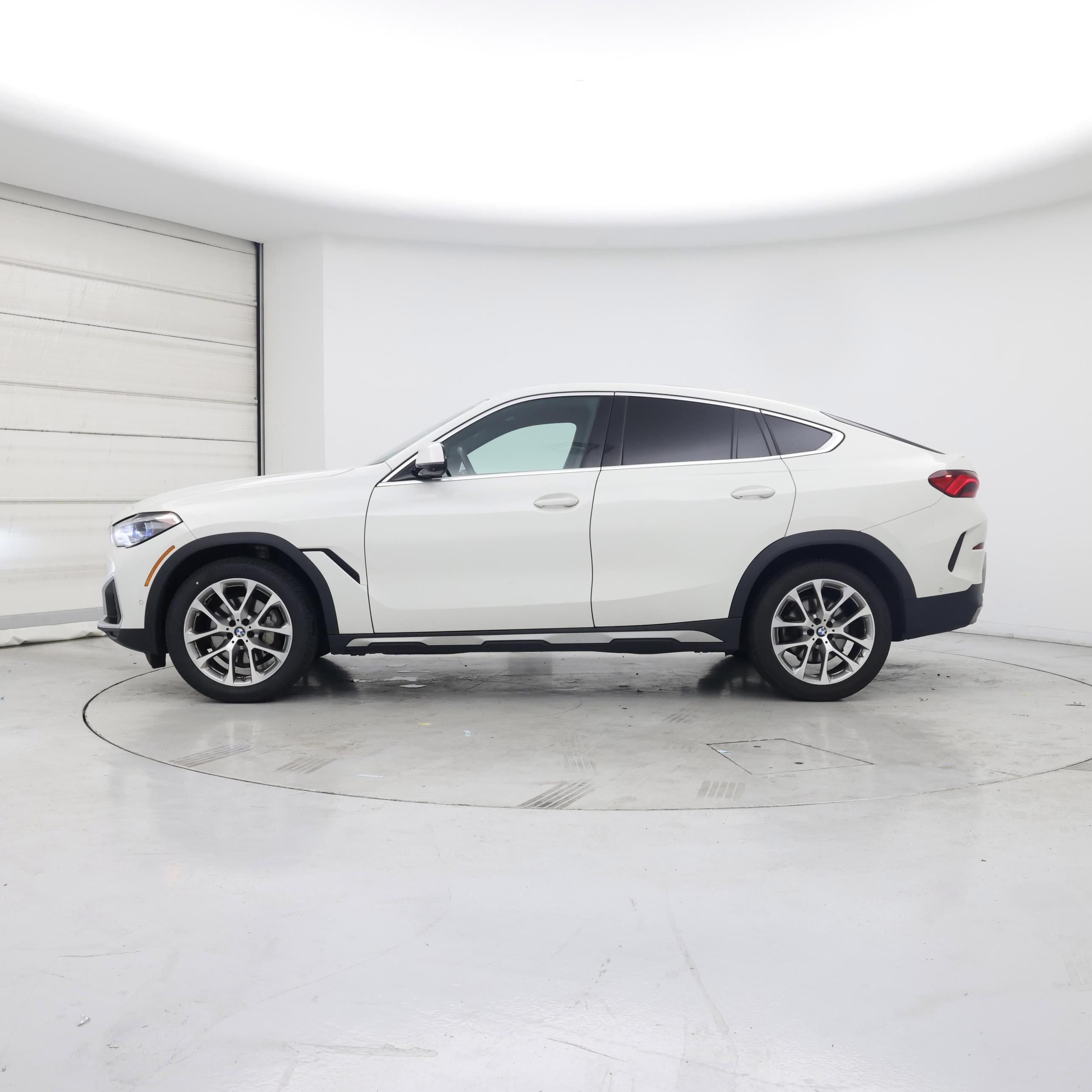 Thumbnail: 2022 BMW X6 - 3