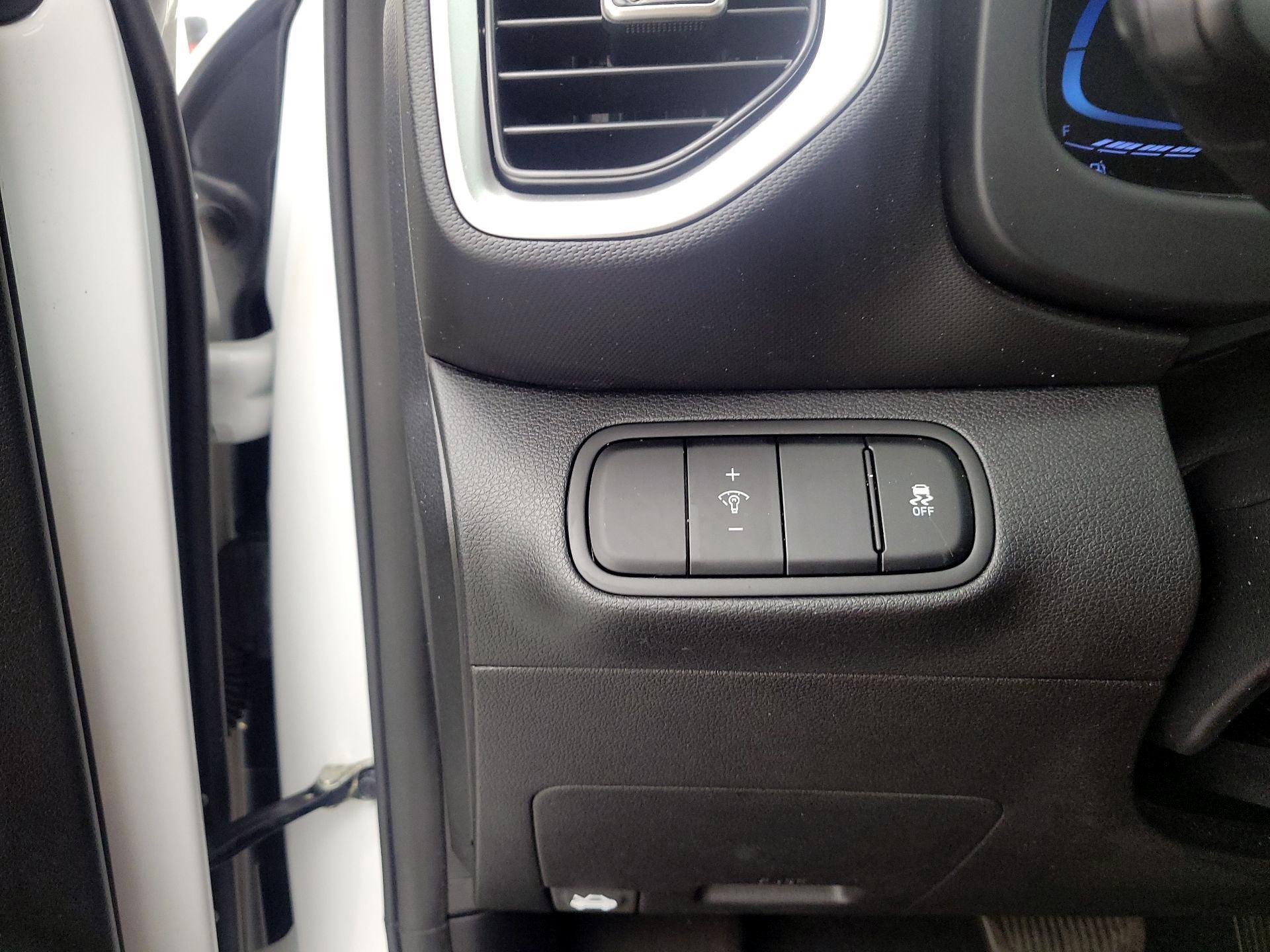 Thumbnail: 2023 Hyundai Venue - 13