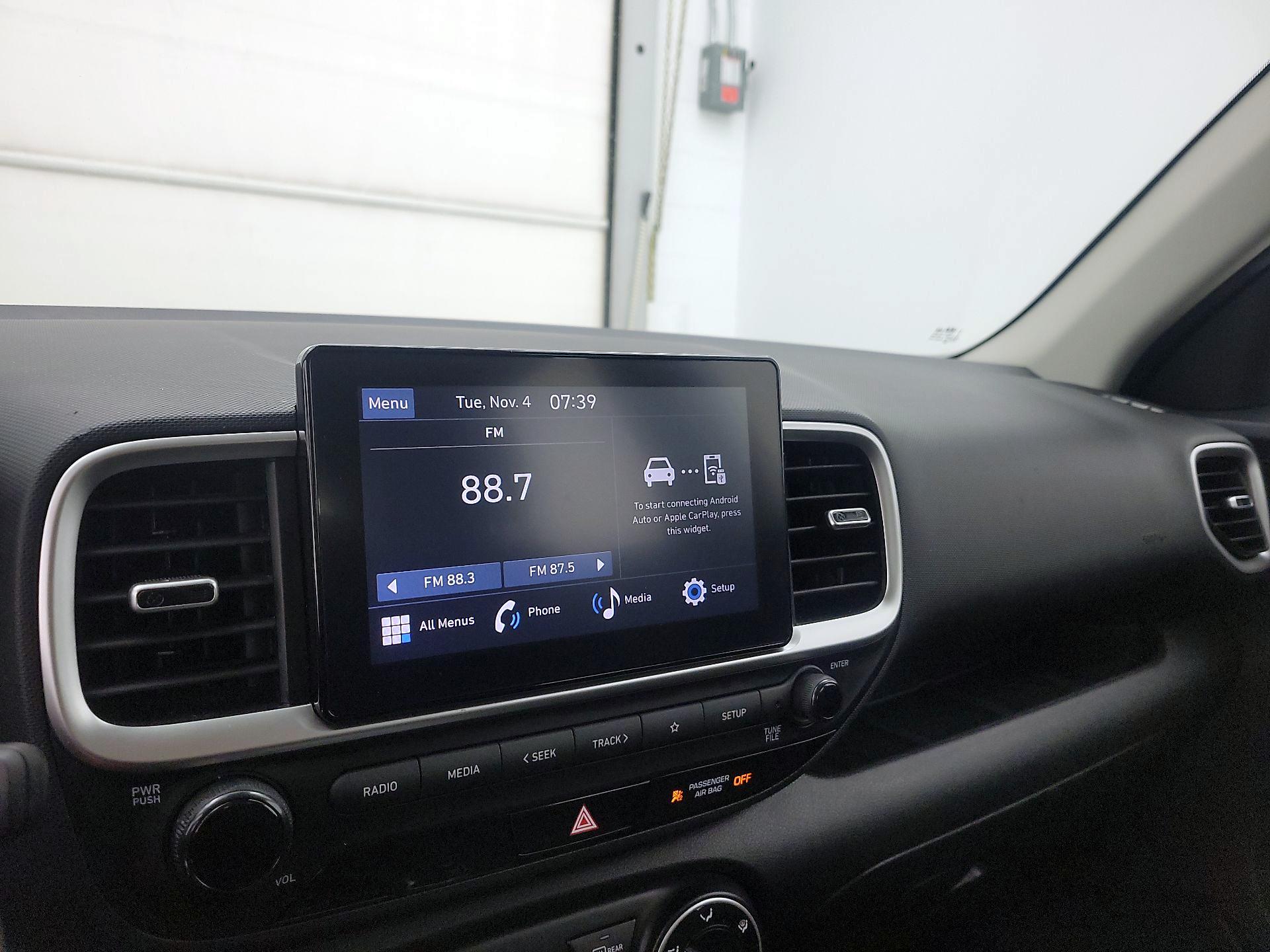 Thumbnail: 2023 Hyundai Venue - 15