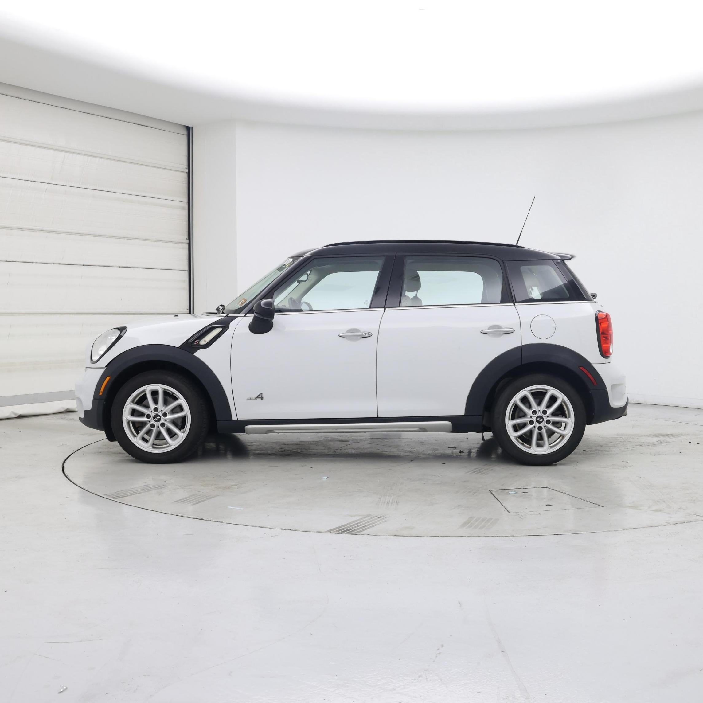 Thumbnail: 2015 MINI Cooper Countryman - 3