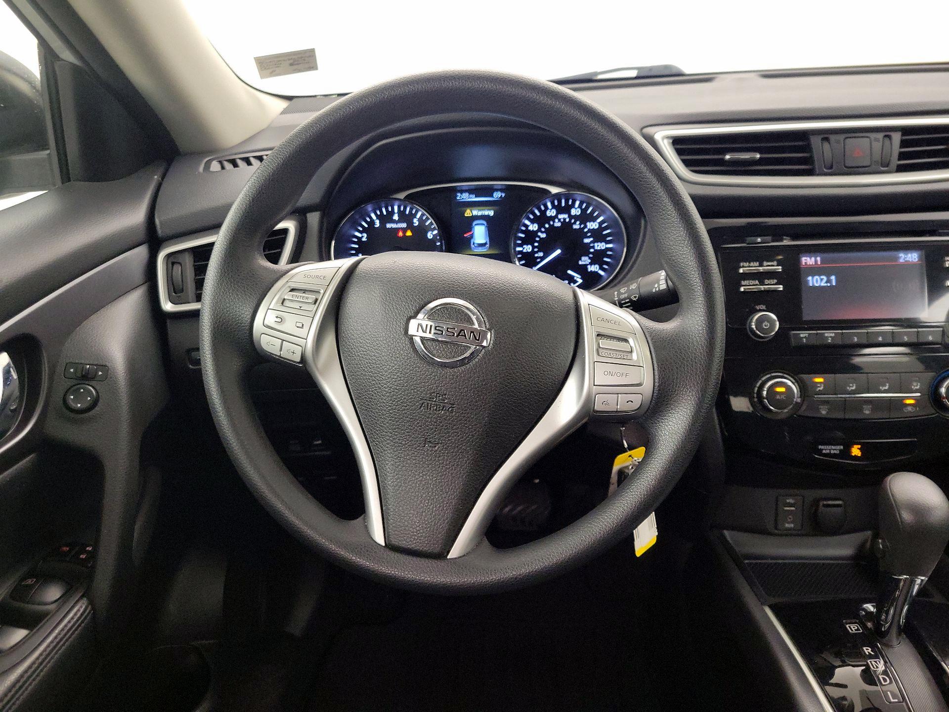 Thumbnail: 2016 Nissan Rogue - 10