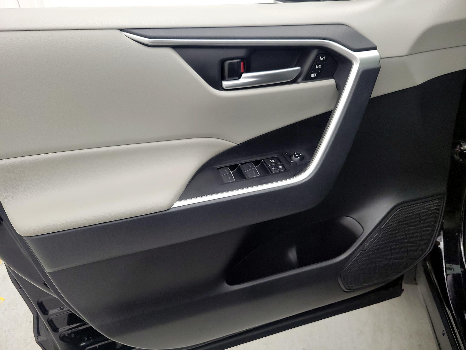 Thumbnail: 2024 Toyota RAV4 - 12