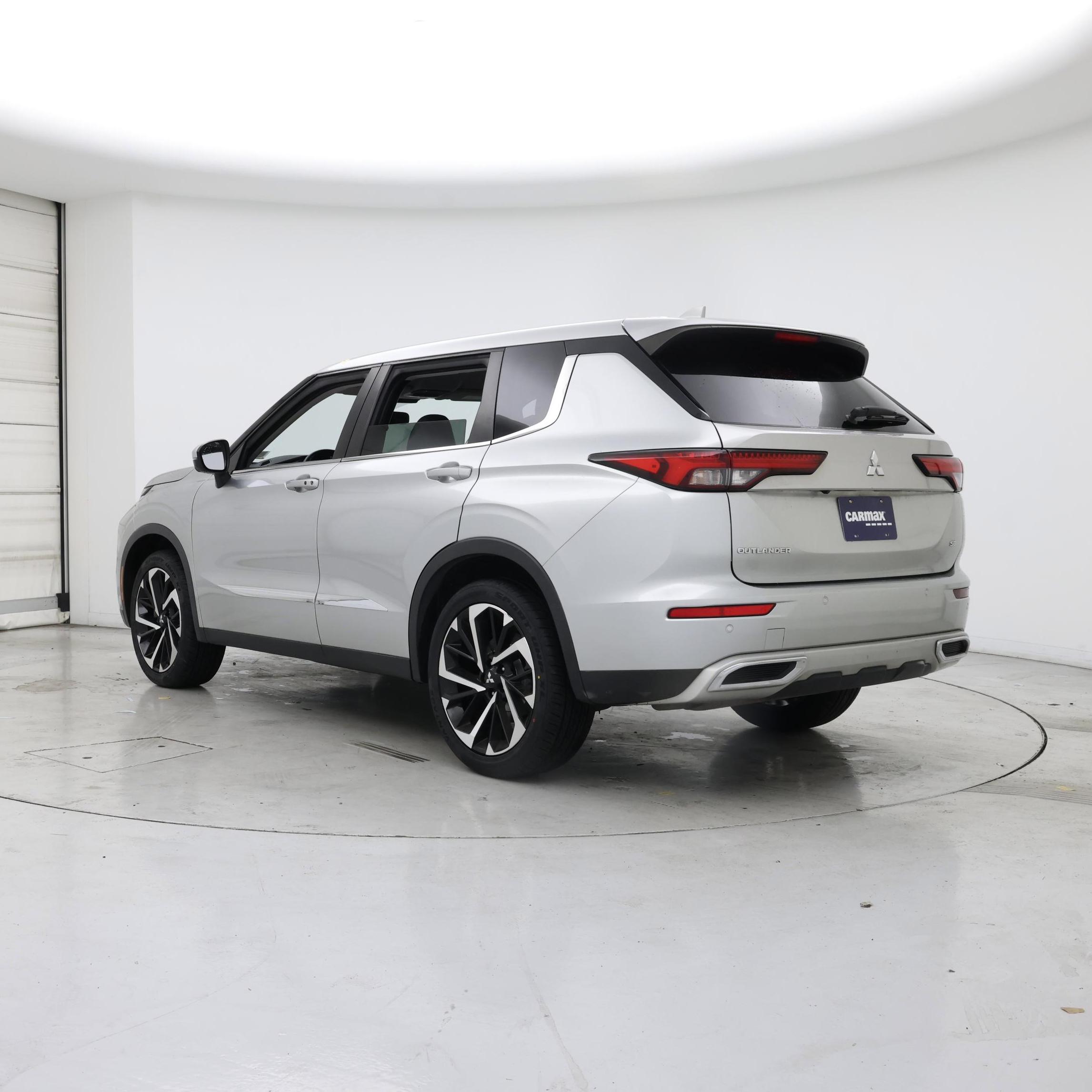 Thumbnail: 2022 Mitsubishi Outlander - 2