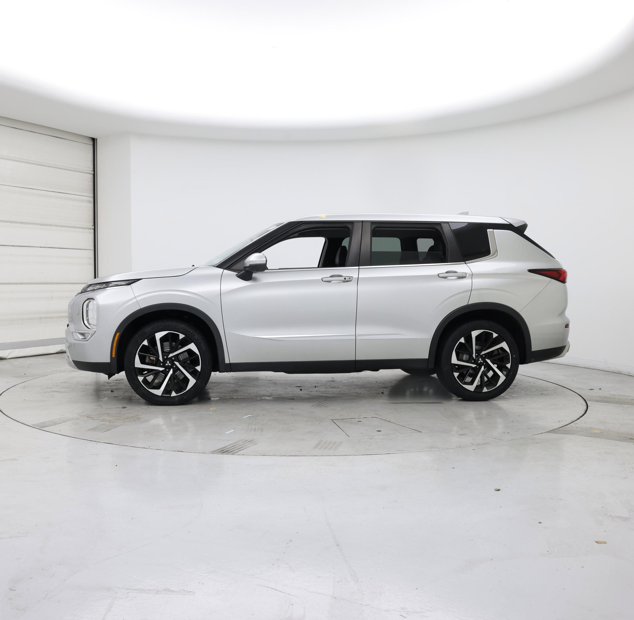 Thumbnail: 2022 Mitsubishi Outlander - 3