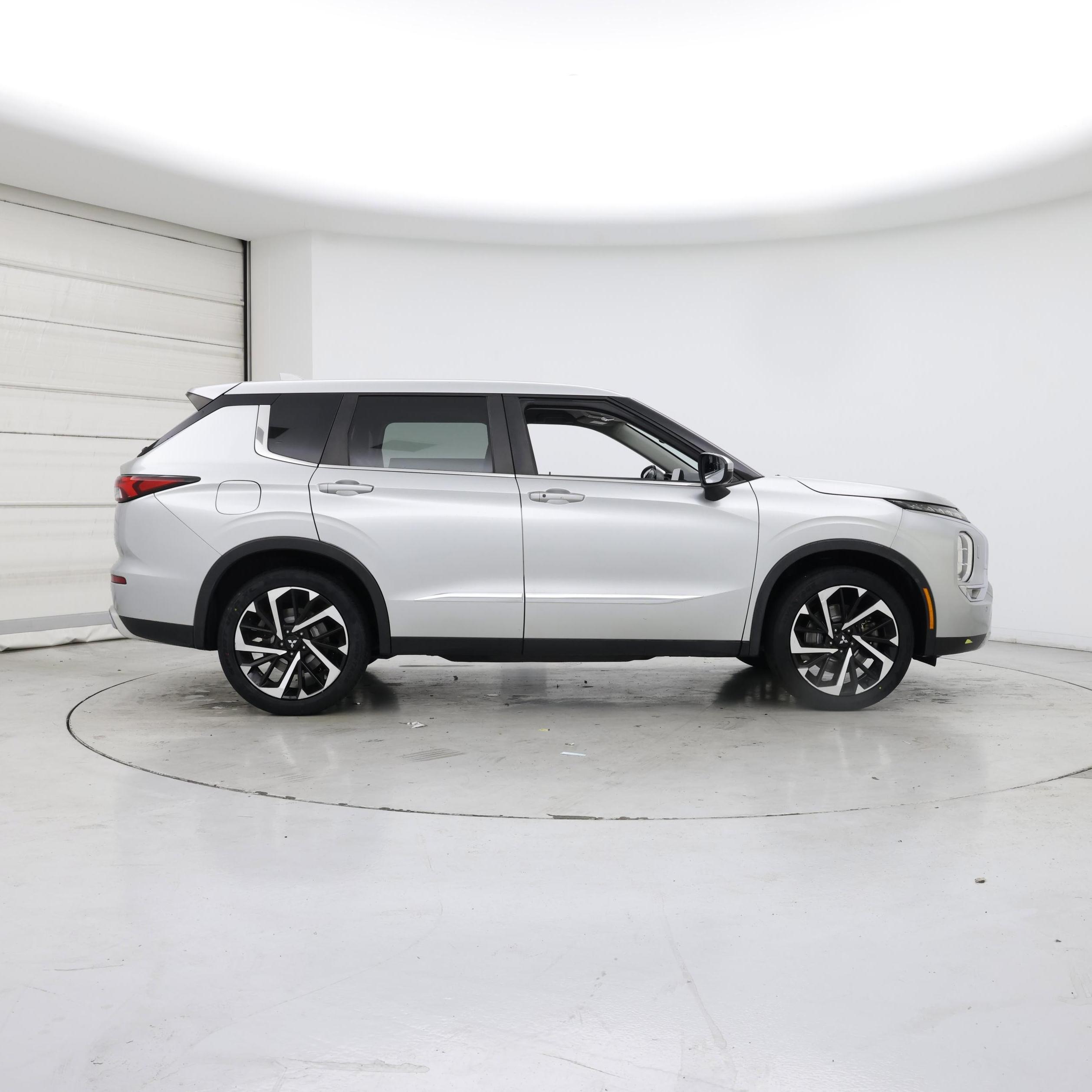 Thumbnail: 2022 Mitsubishi Outlander - 7
