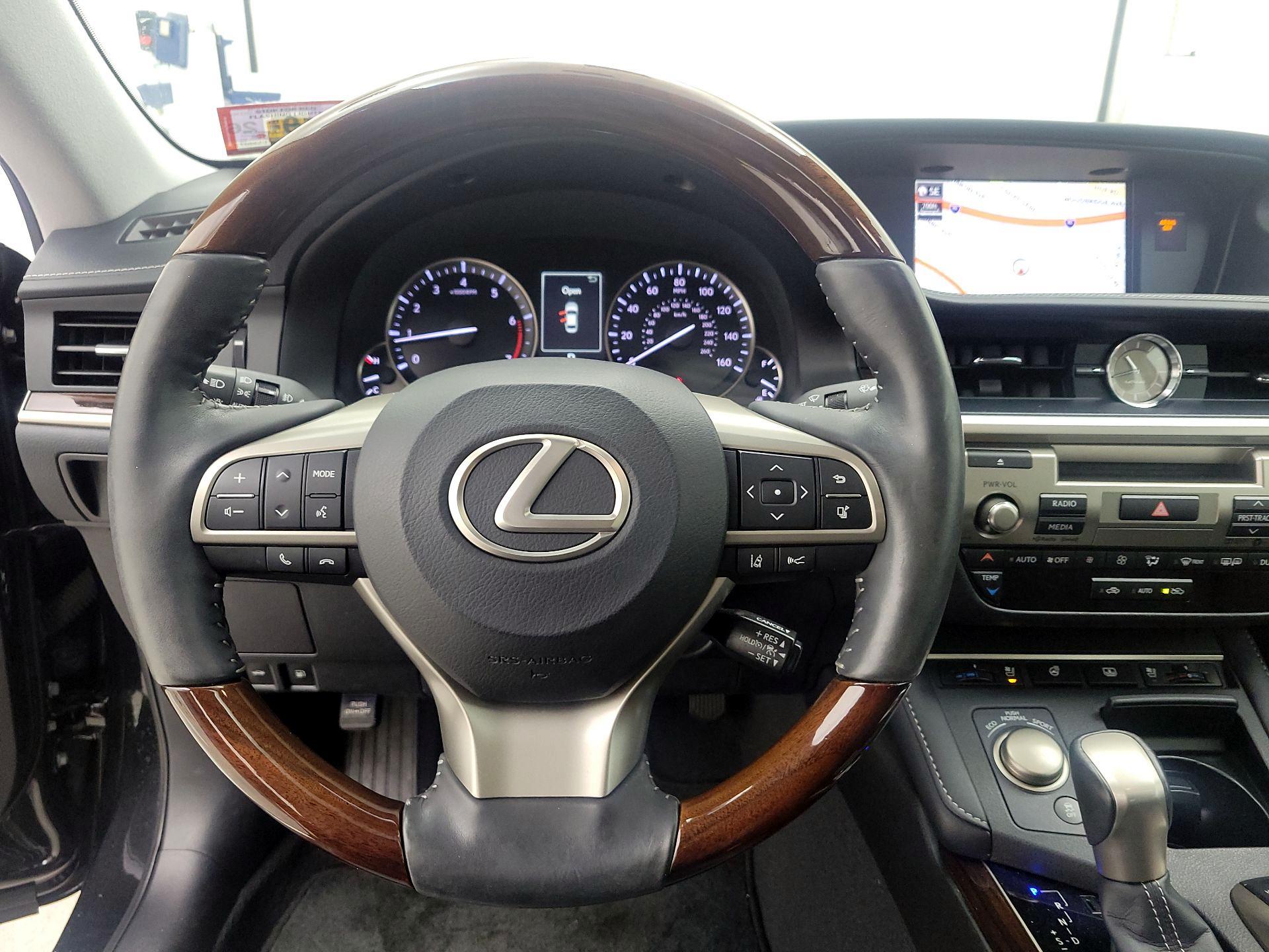 Thumbnail: 2017 Lexus ES - 10