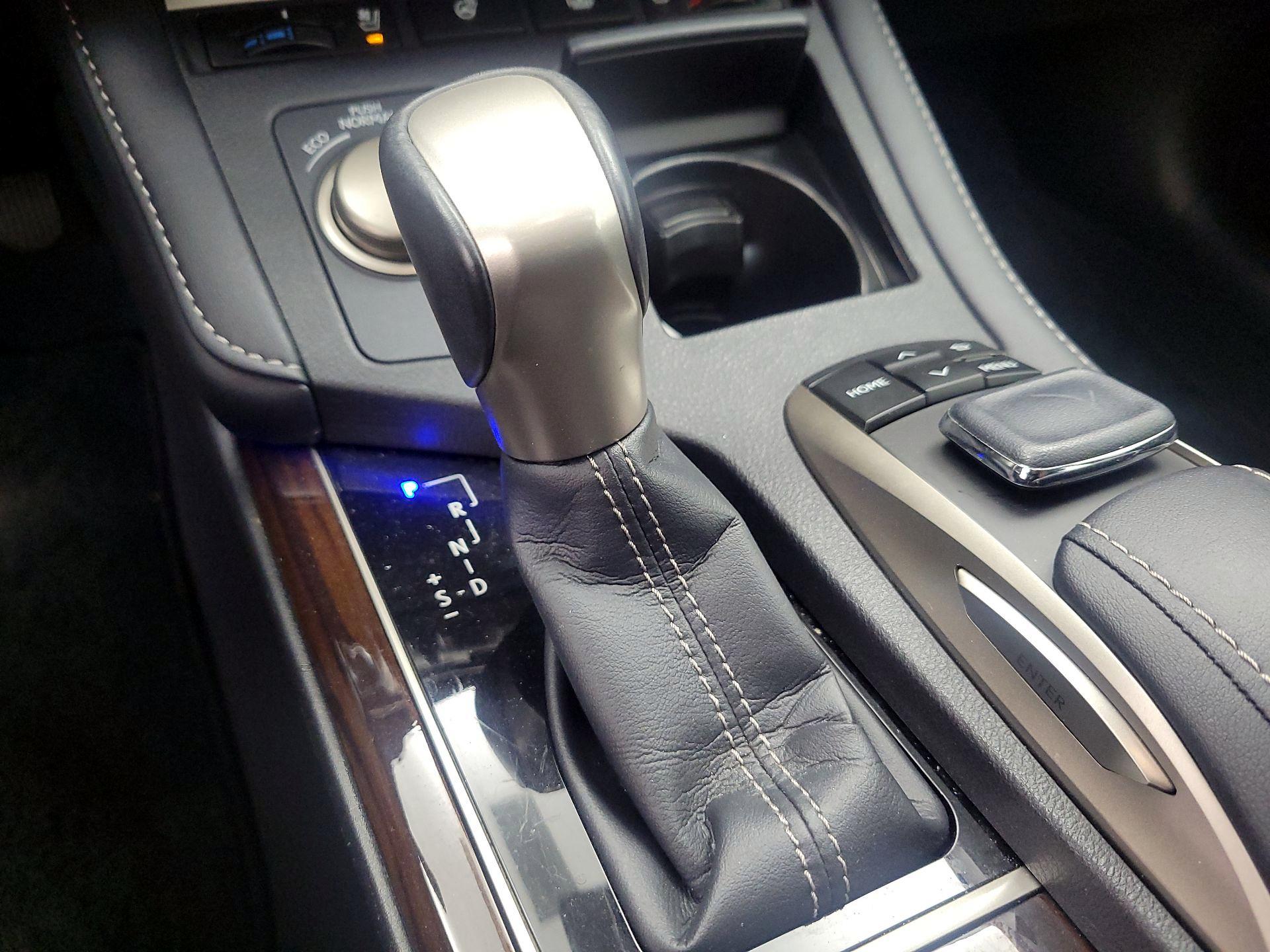 Thumbnail: 2017 Lexus ES - 18
