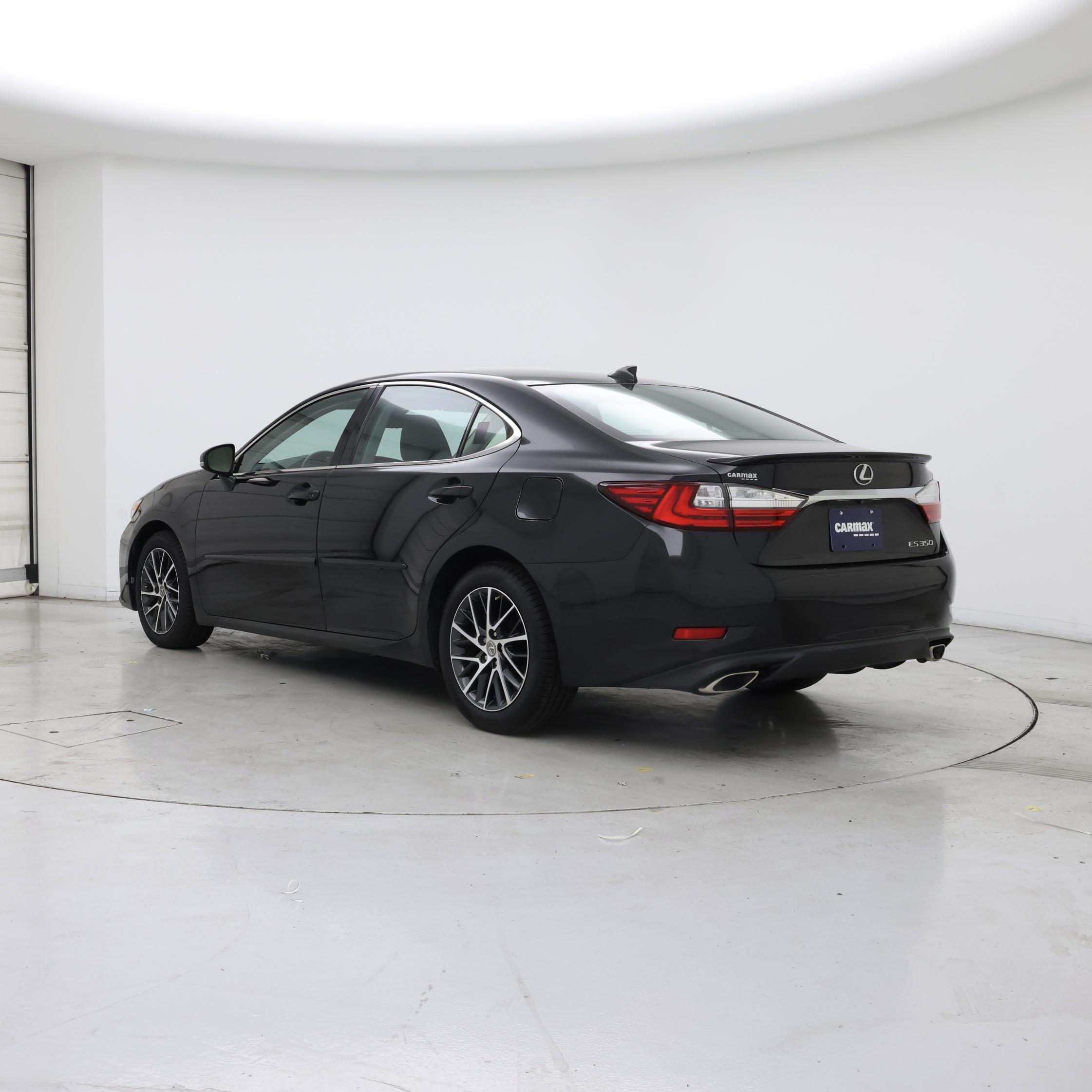 Thumbnail: 2017 Lexus ES - 2