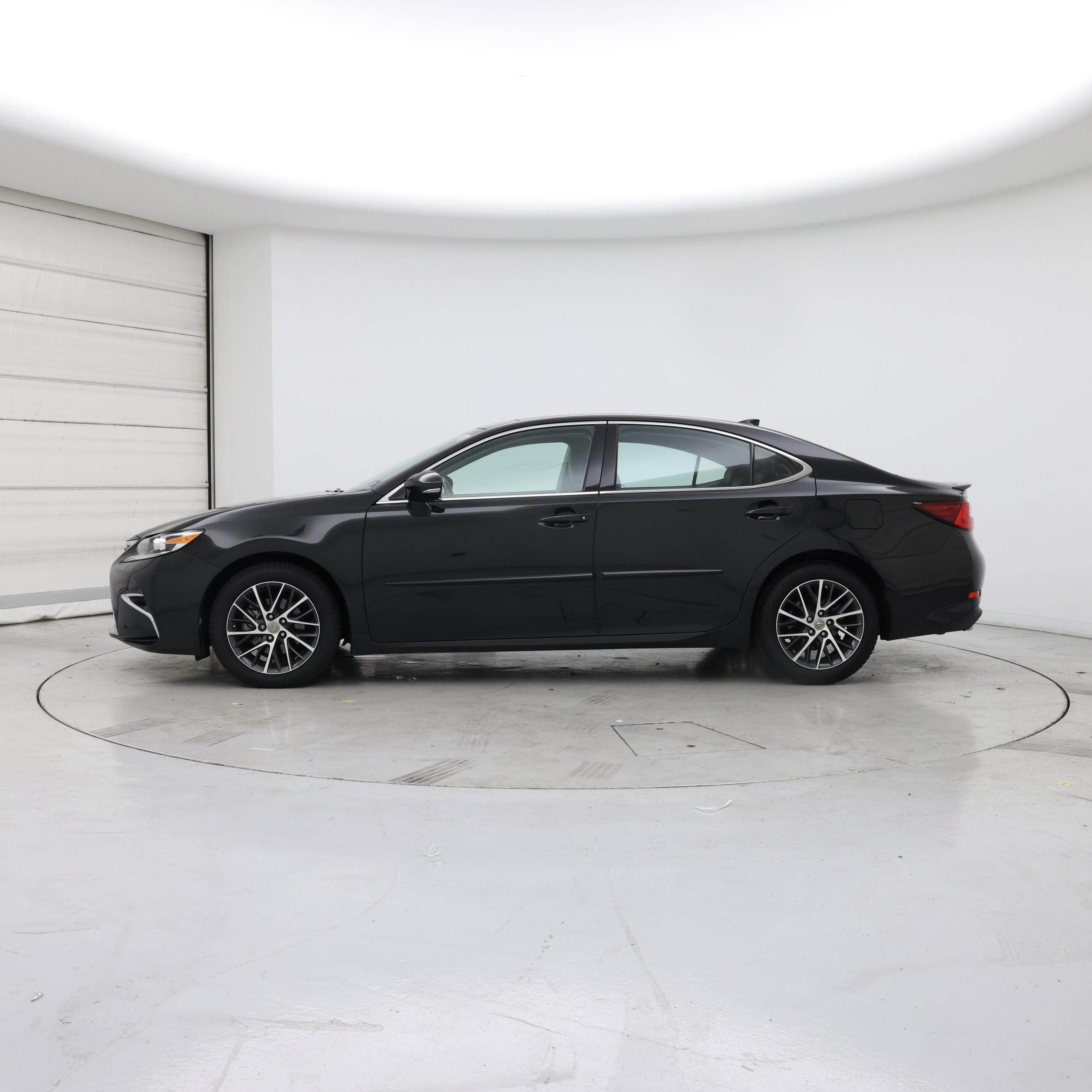 Thumbnail: 2017 Lexus ES - 3