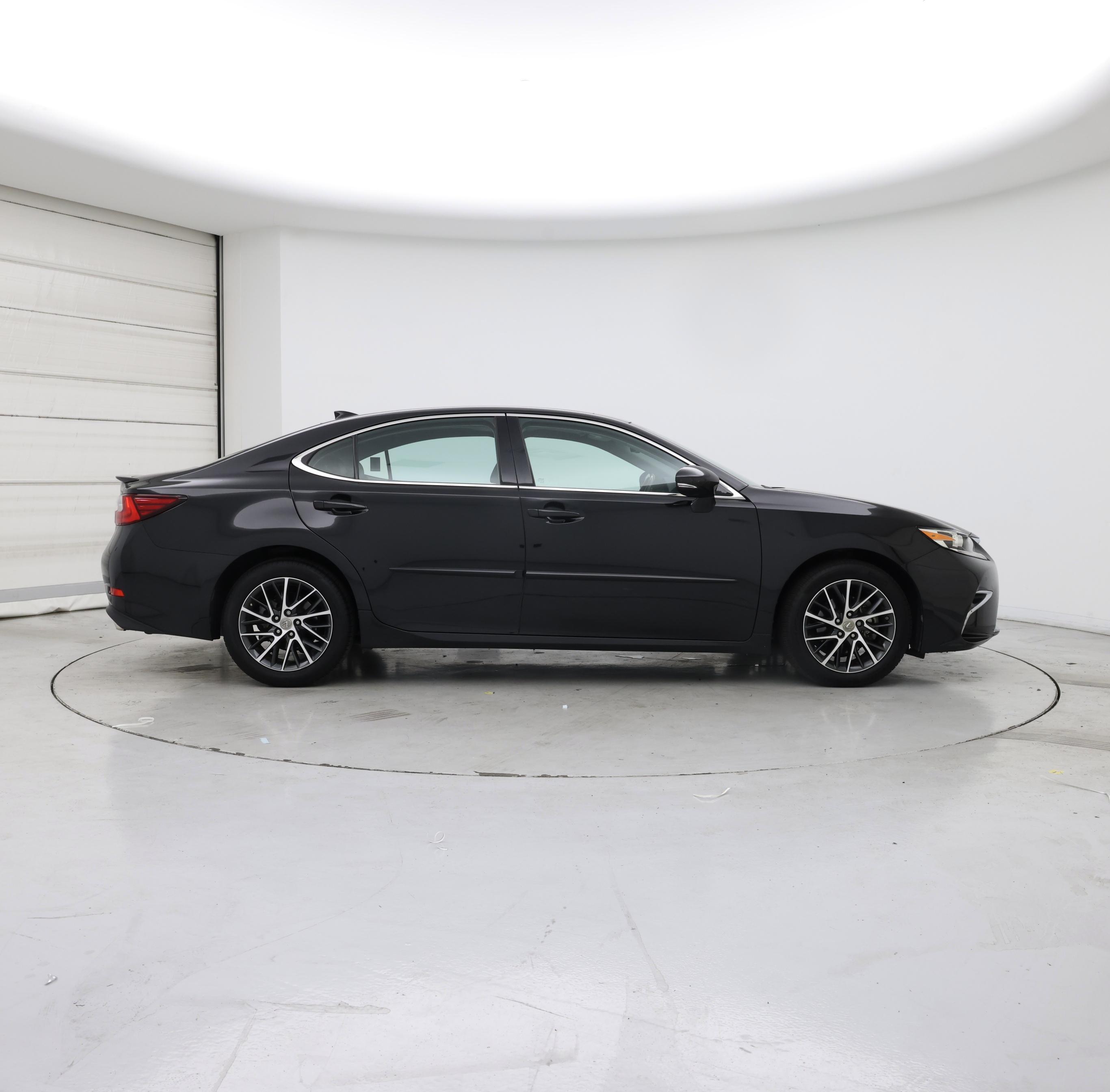 Thumbnail: 2017 Lexus ES - 7