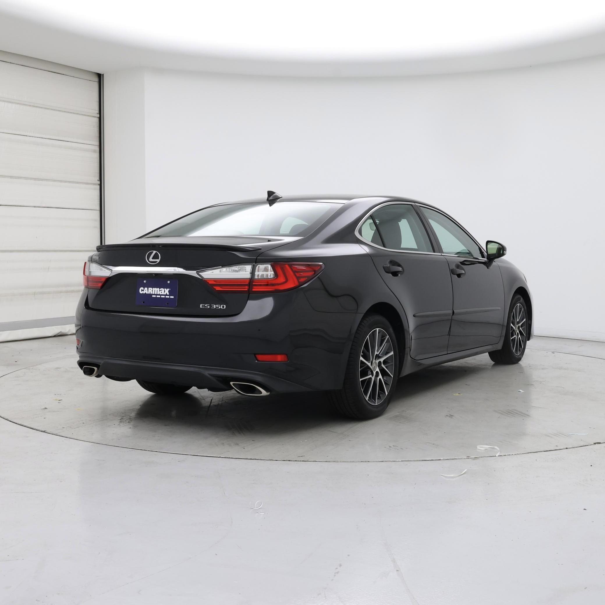 Thumbnail: 2017 Lexus ES - 8