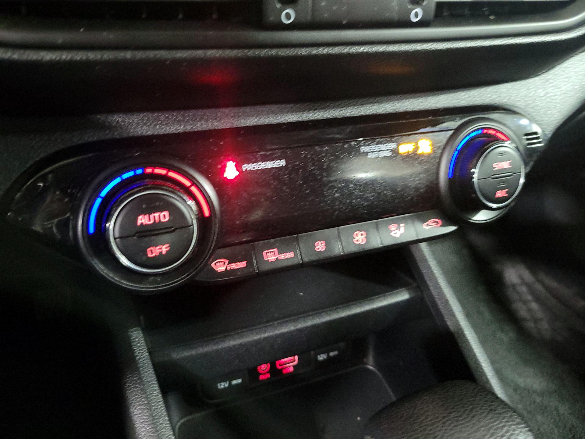Thumbnail: 2019 Kia Forte - 16