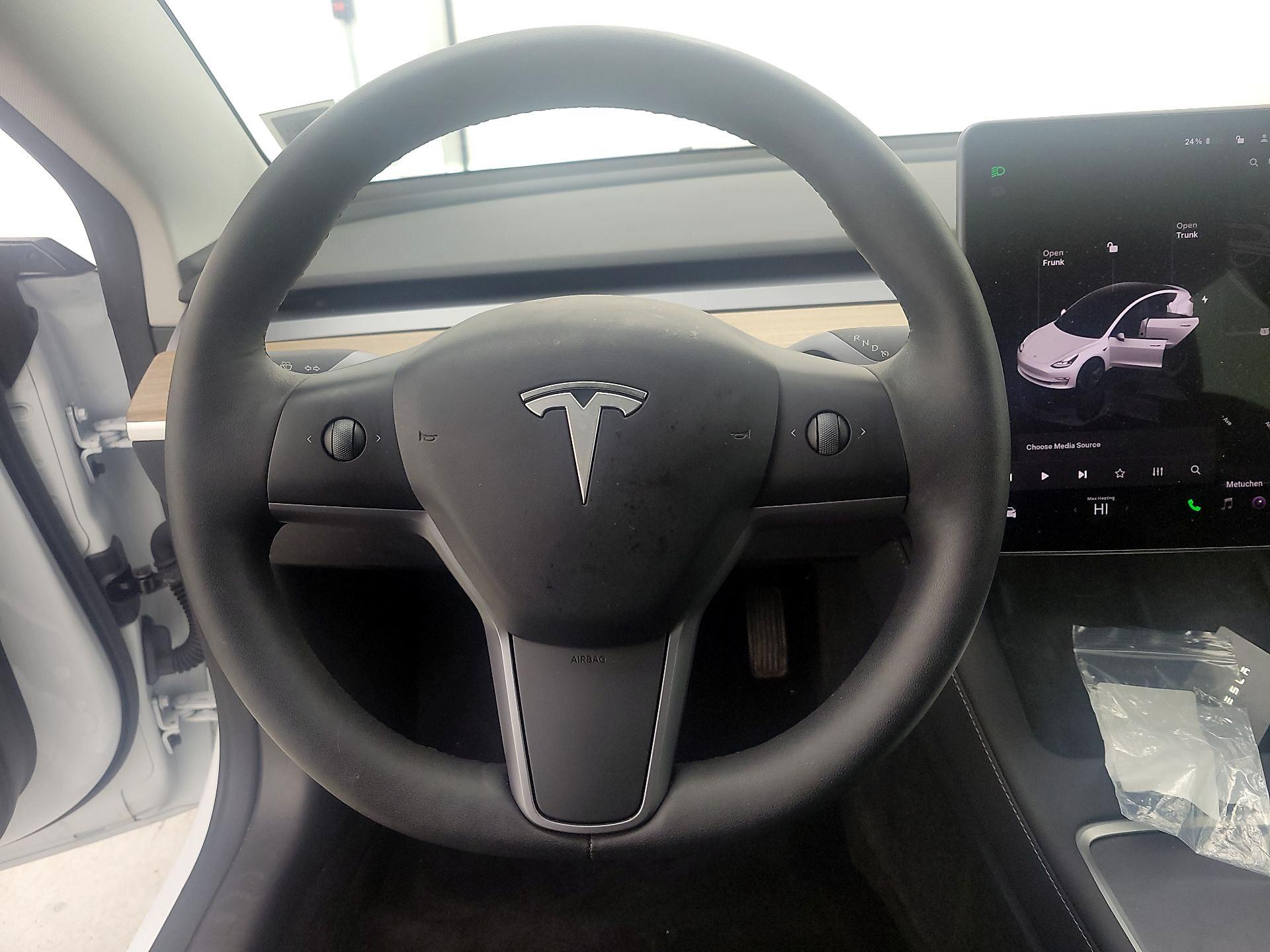 Thumbnail: 2023 Tesla Model 3 - 10