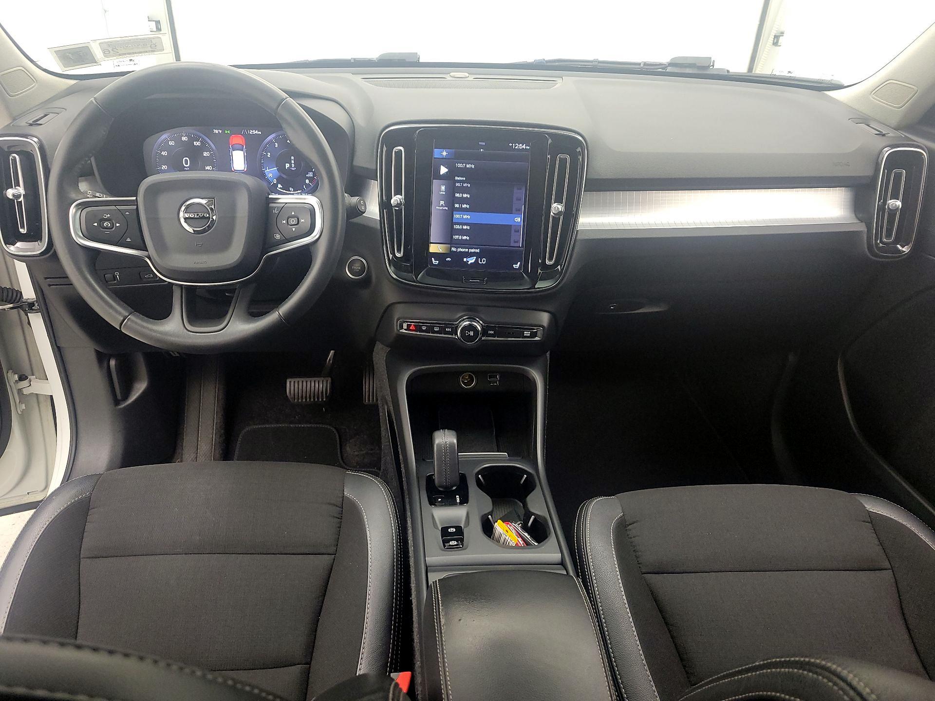 Thumbnail: 2020 Volvo XC40 - 9