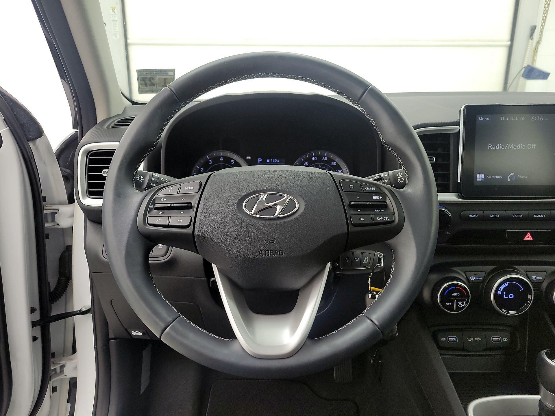 Thumbnail: 2022 Hyundai Venue - 10