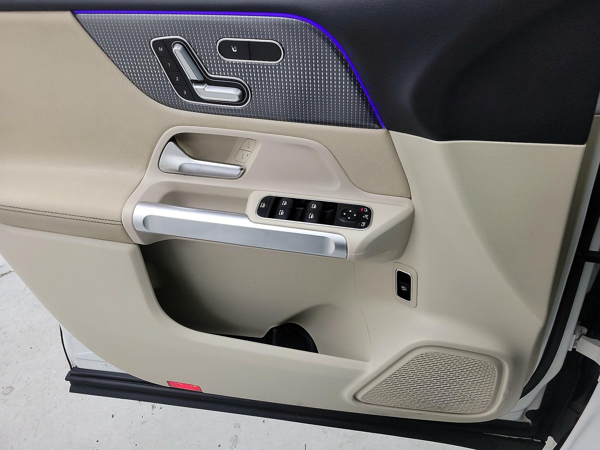 Thumbnail: 2020 Mercedes-Benz GLB - 12