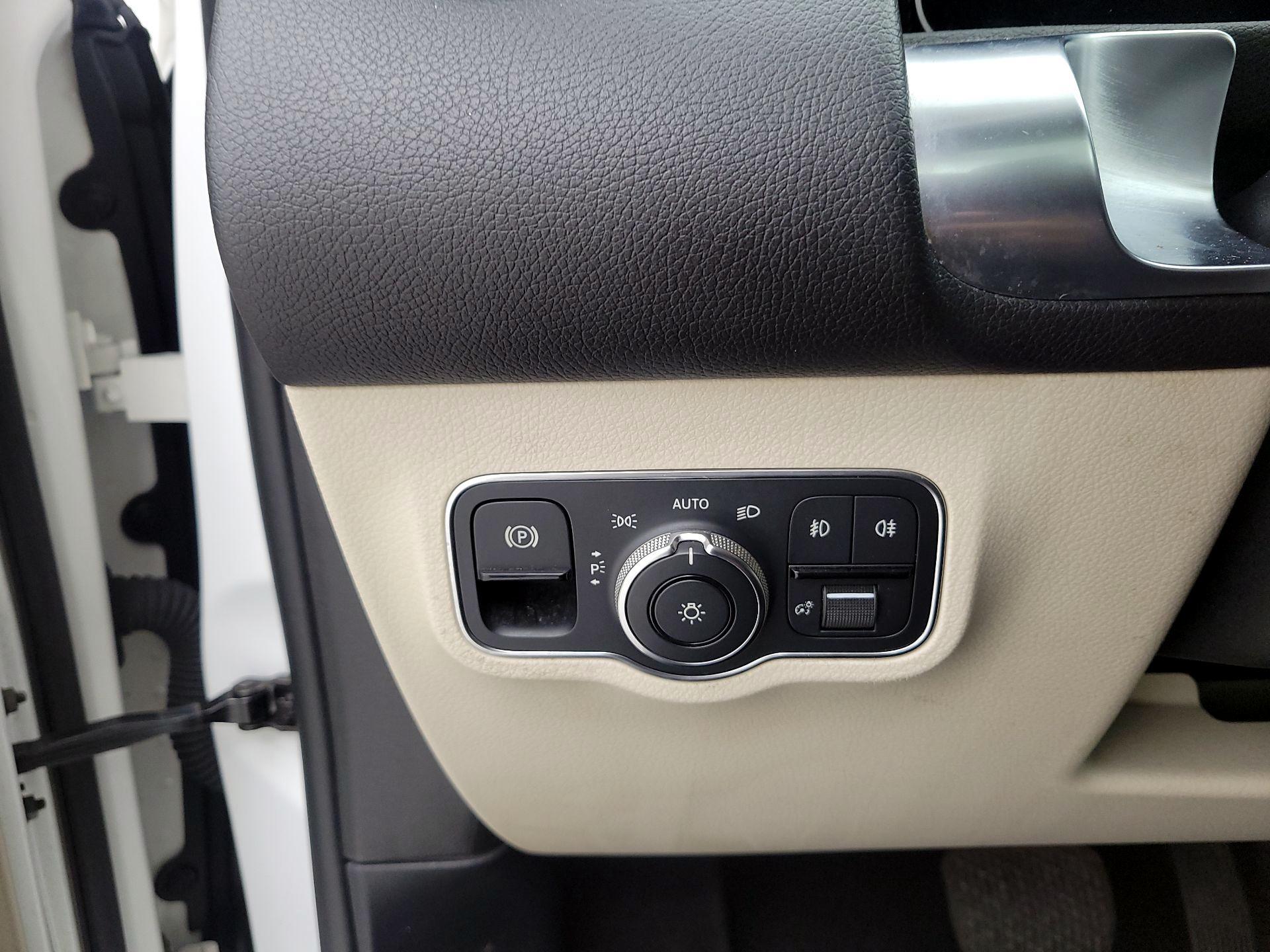 Thumbnail: 2020 Mercedes-Benz GLB - 13