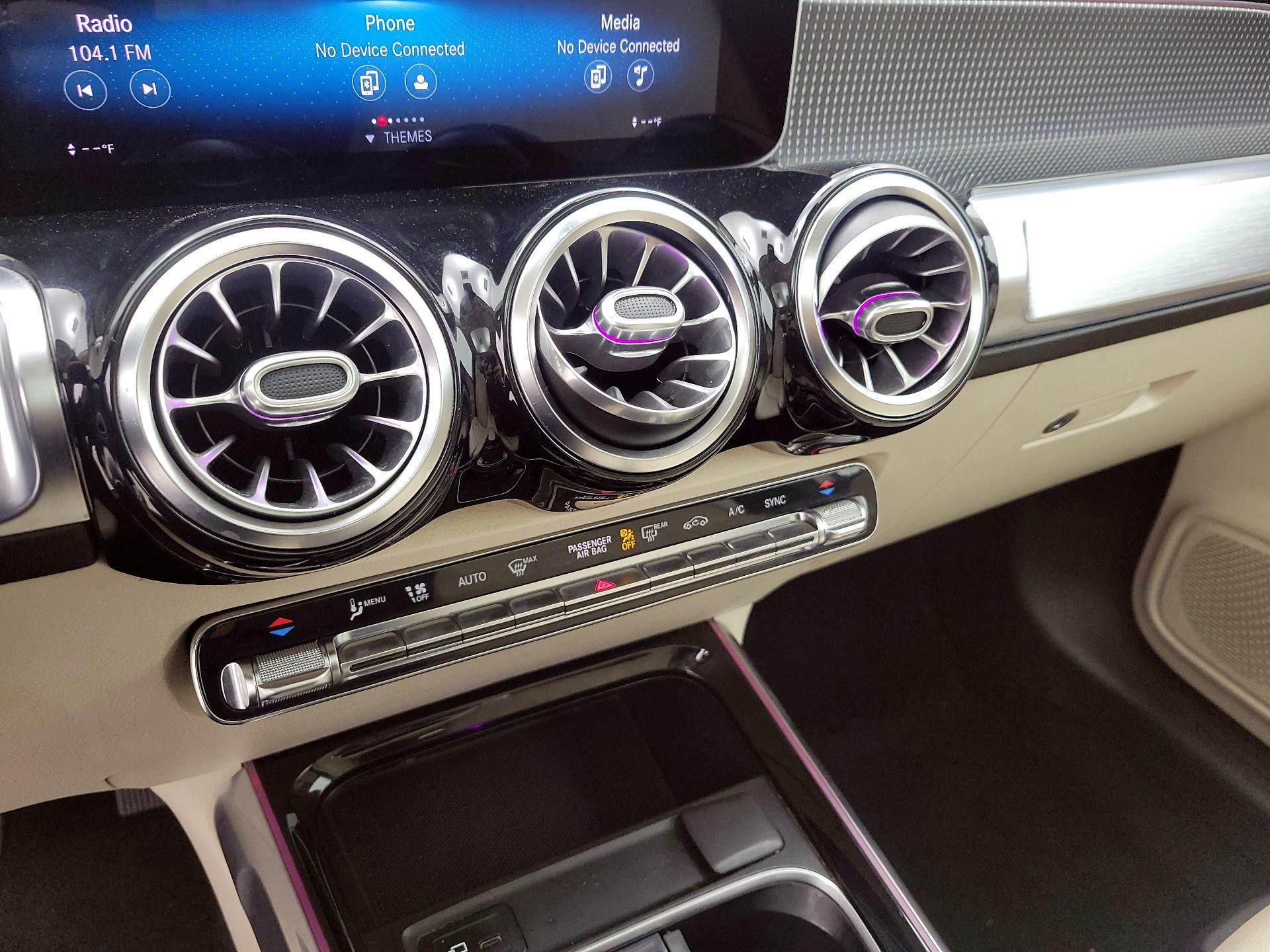 Thumbnail: 2020 Mercedes-Benz GLB - 16